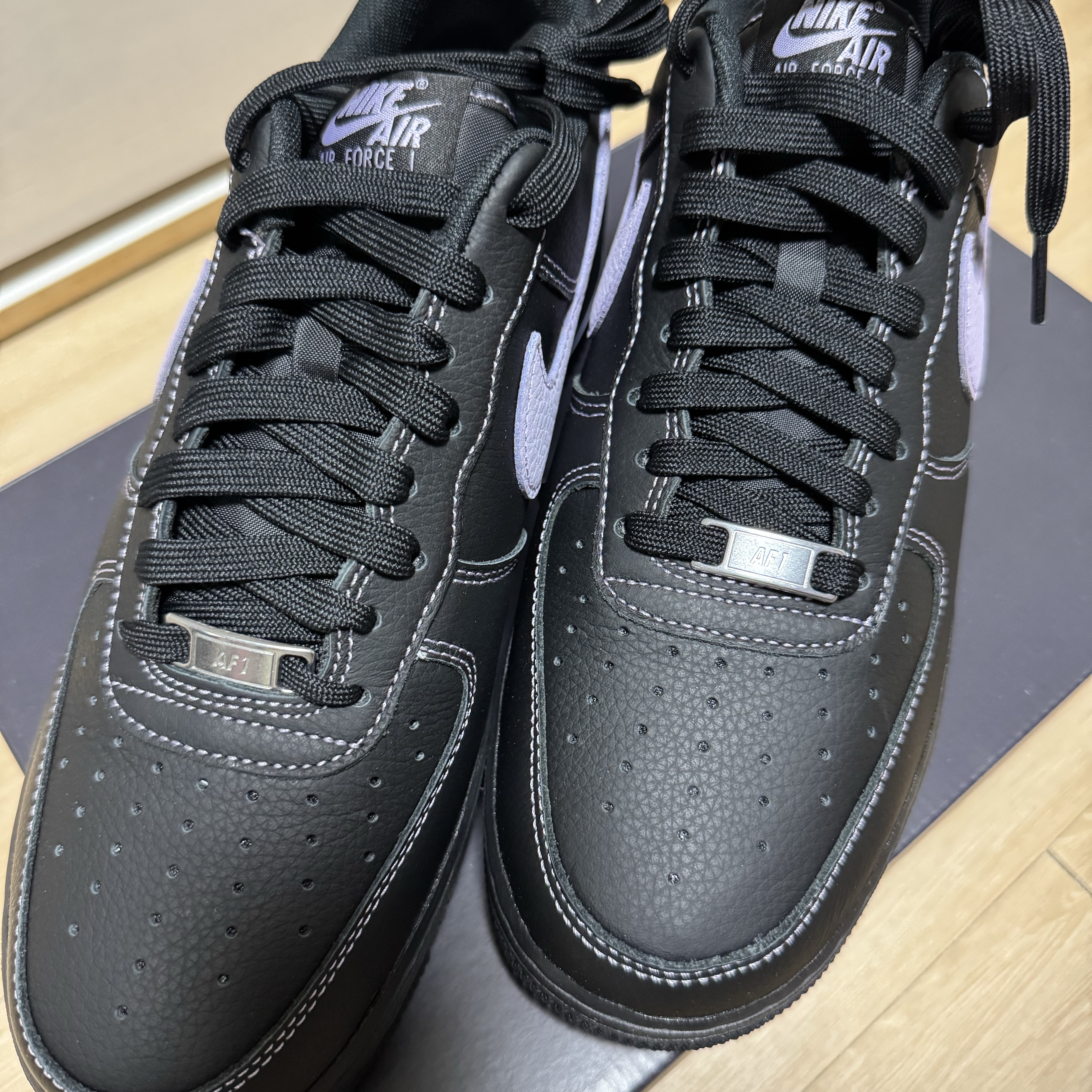 Nike Air Force 1 Low Black Lilac 착용 스타일 - 1