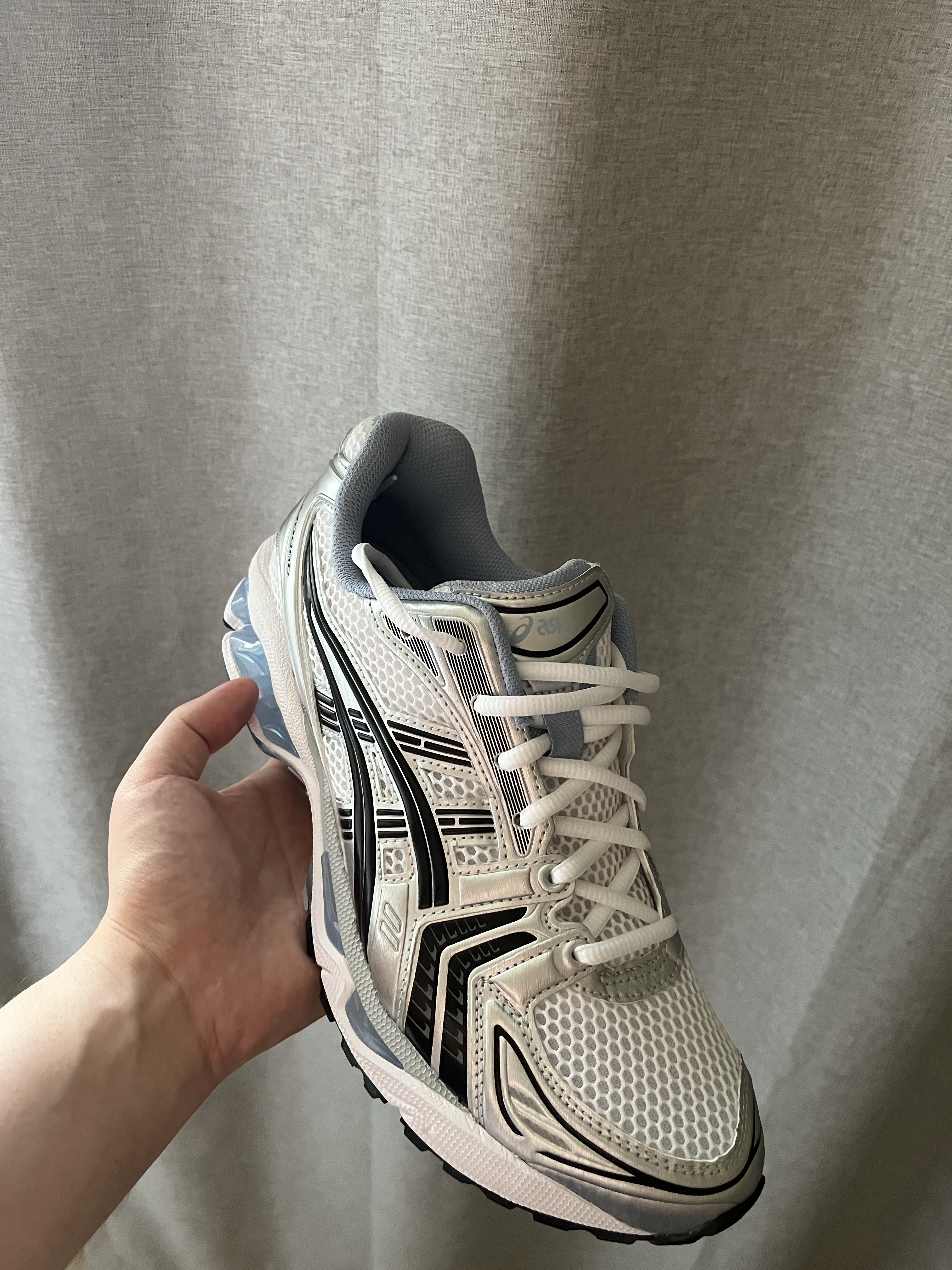 Asics x JJJJound Gel-Kayano 14 White Navy 착용 스타일 - 2