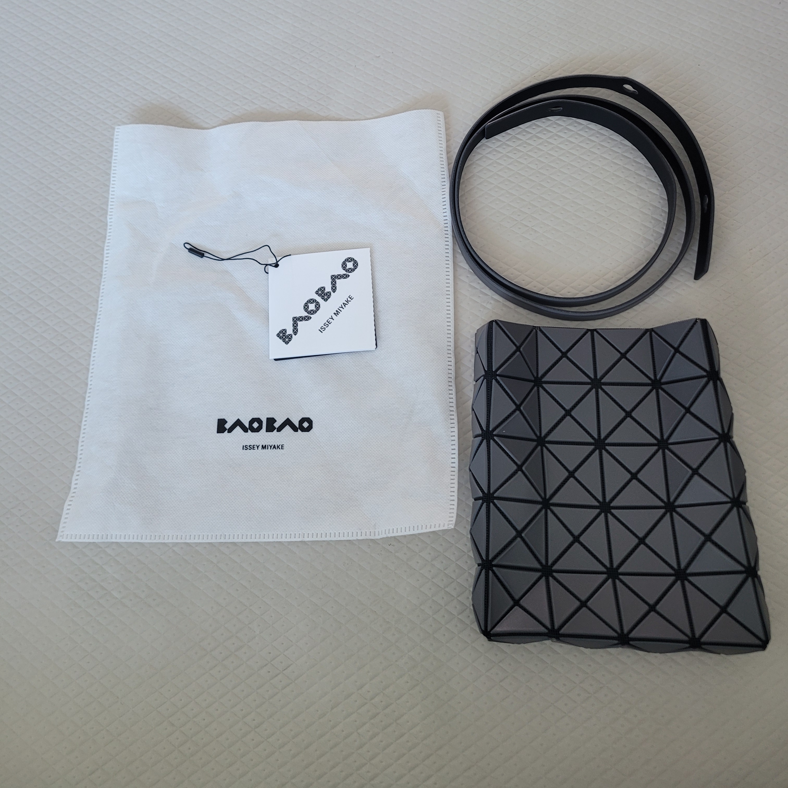 Bao Bao Issey Miyake Prism Plus Mini Tote Bag Grey Beige 착용 스타일