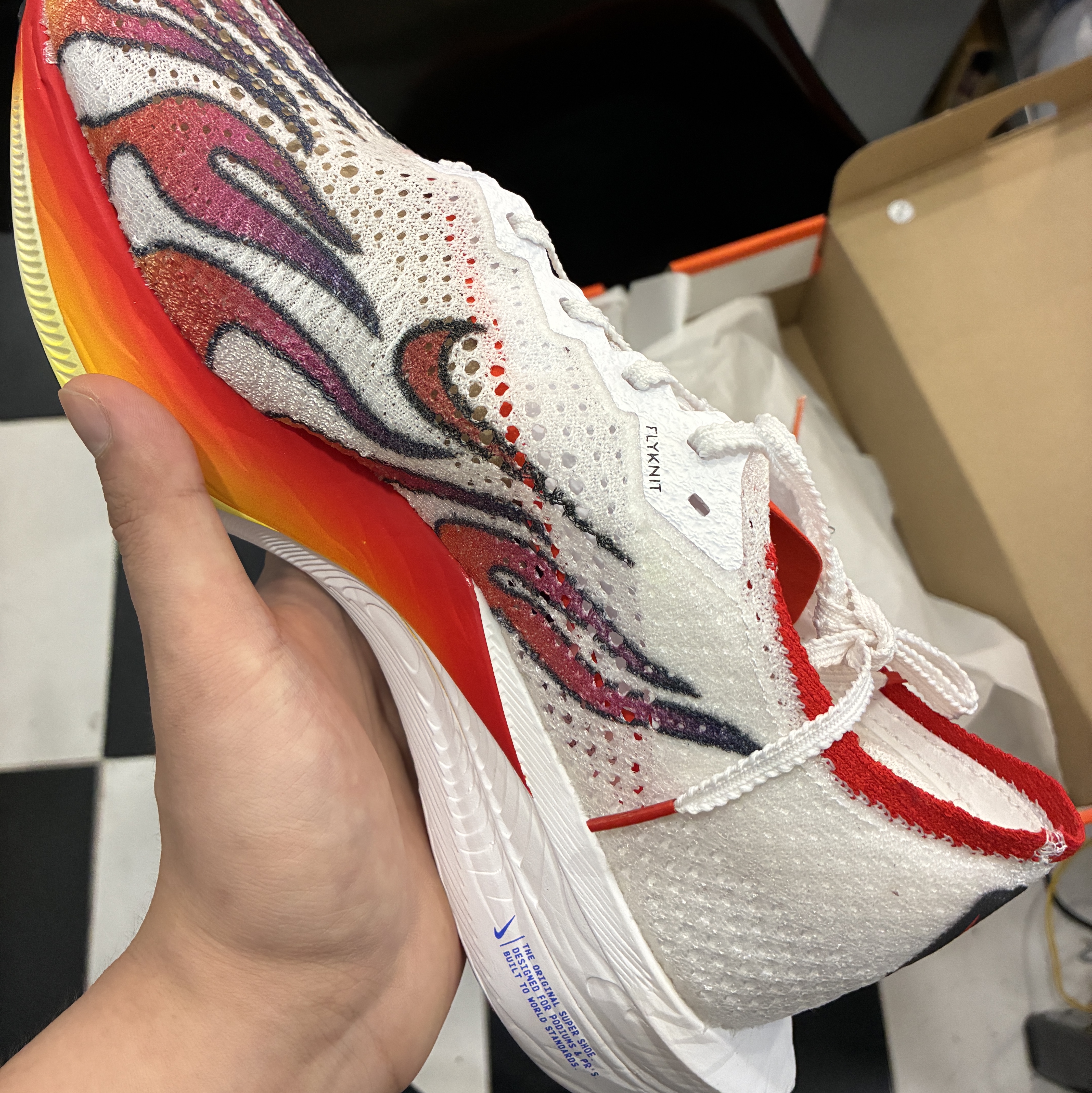 Nike ZoomX Vaporfly Next% 3 PRM White Habanero Red 착용 스타일