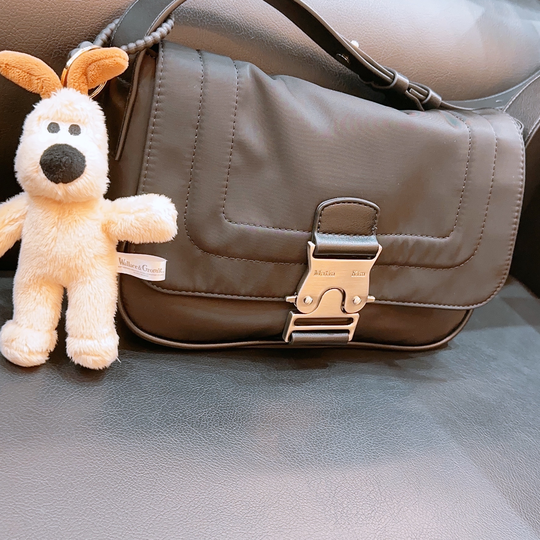 Matin Kim Mini Buckle Bag Black 착용 스타일