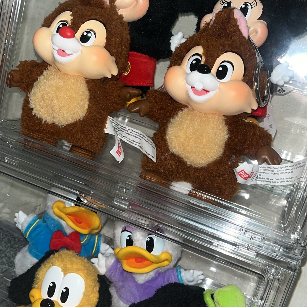 Pop Mart Mickey Family Cute Together Keychain Series Figures Sealed Case (8 Blind Boxes) 착용 스타일