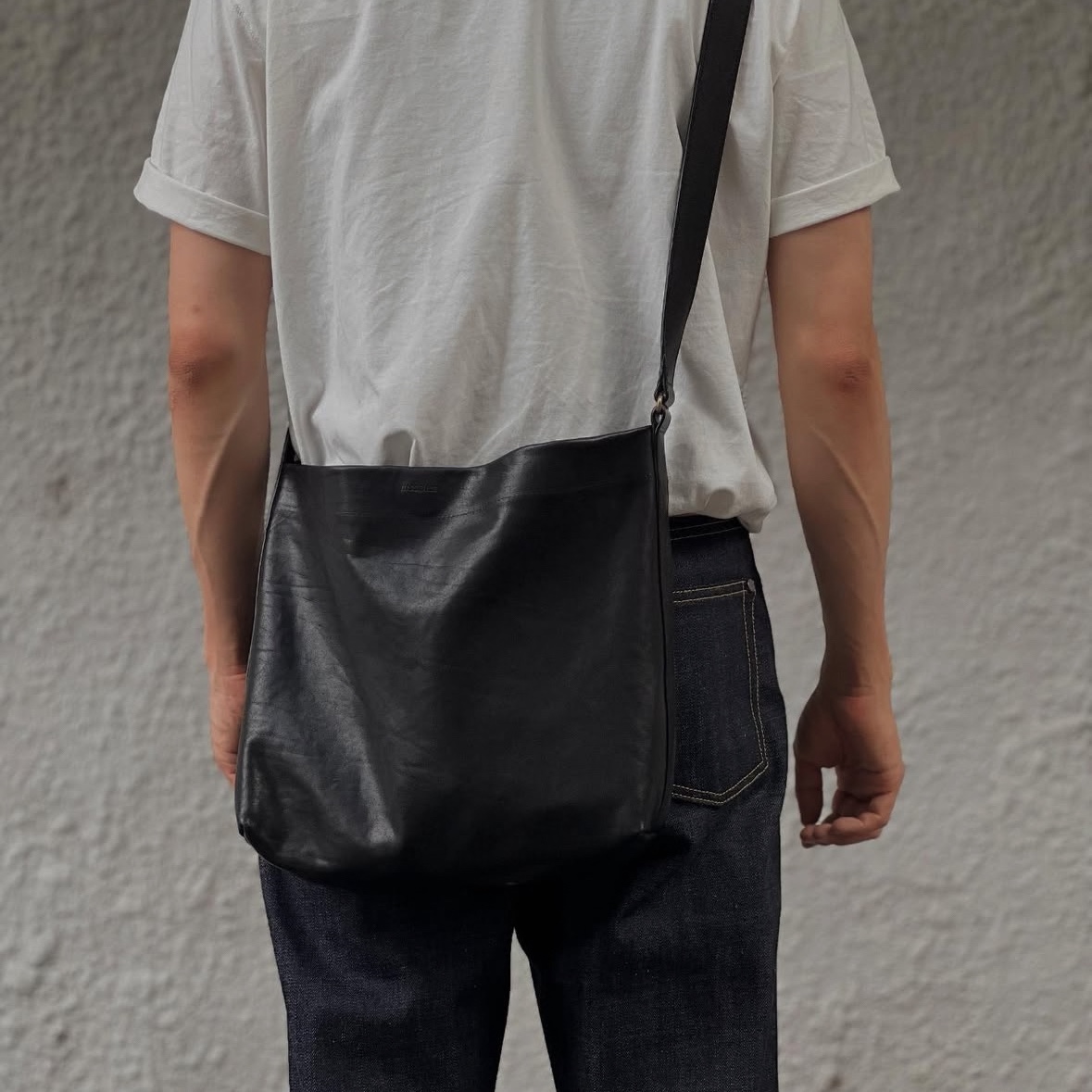 INSSENSE  Everyday Vintage Leather Cross Bag 착용 스타일