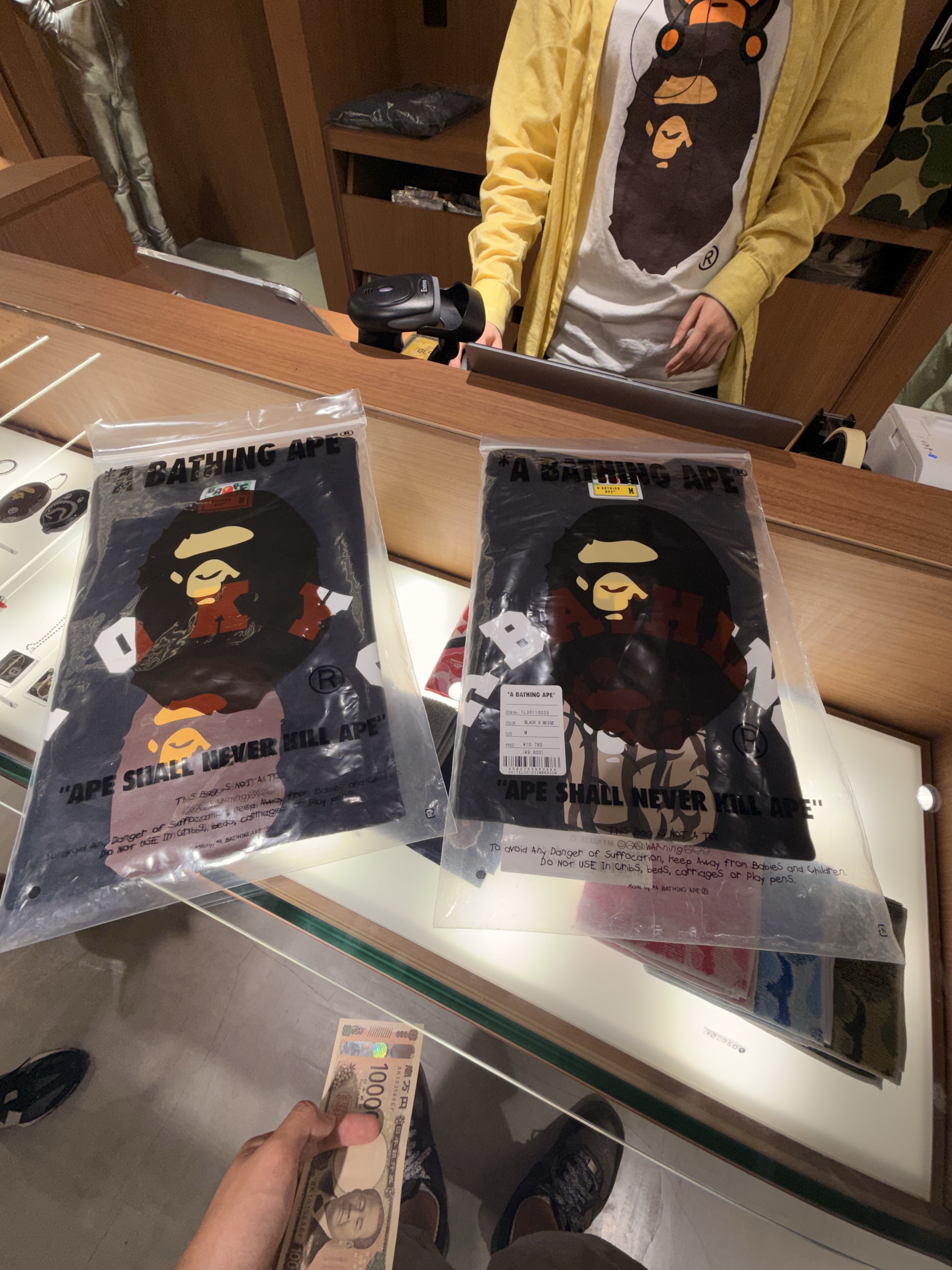 BAPE Tokyo College City T-Shirt Black, BAPE City Tokyo Big Ape Head T-Shirt Black 착용 스타일 - 7