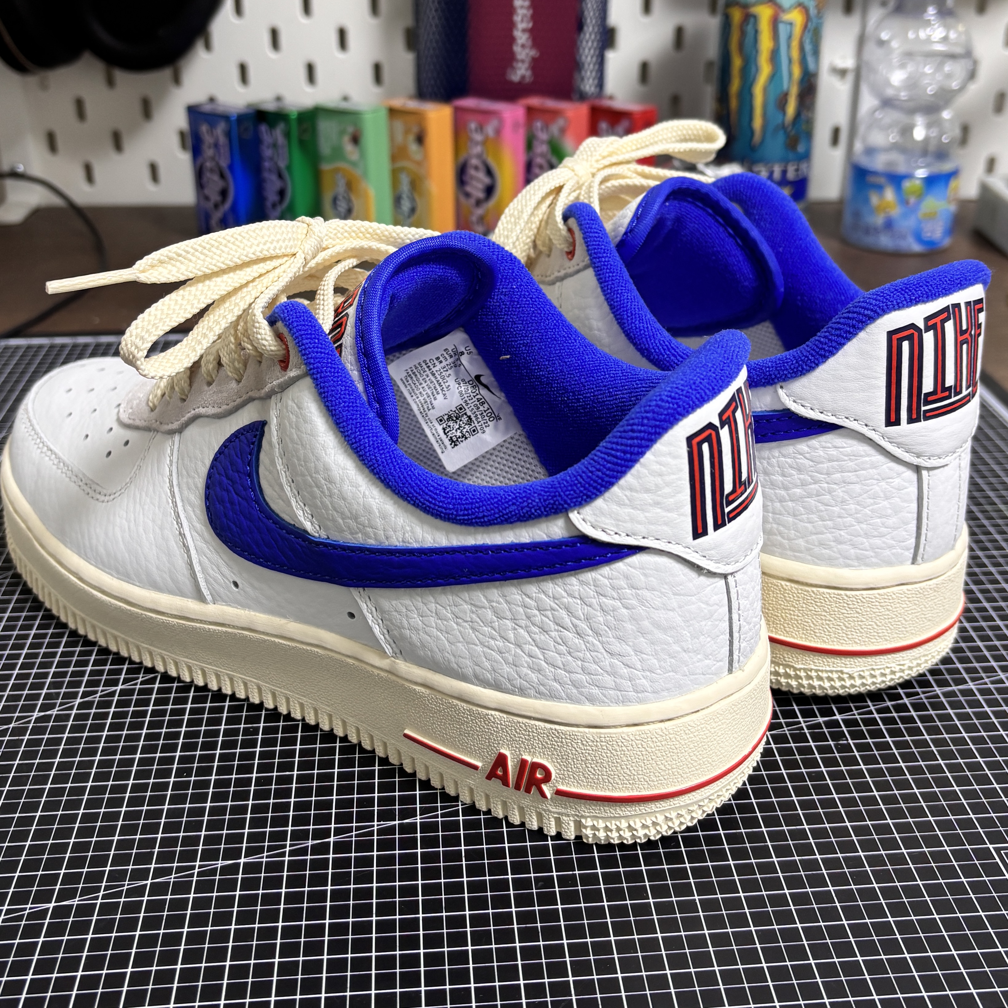 (W) Nike Air Force 1 '07 LX University Blue and Summit White 착용 스타일 - 2