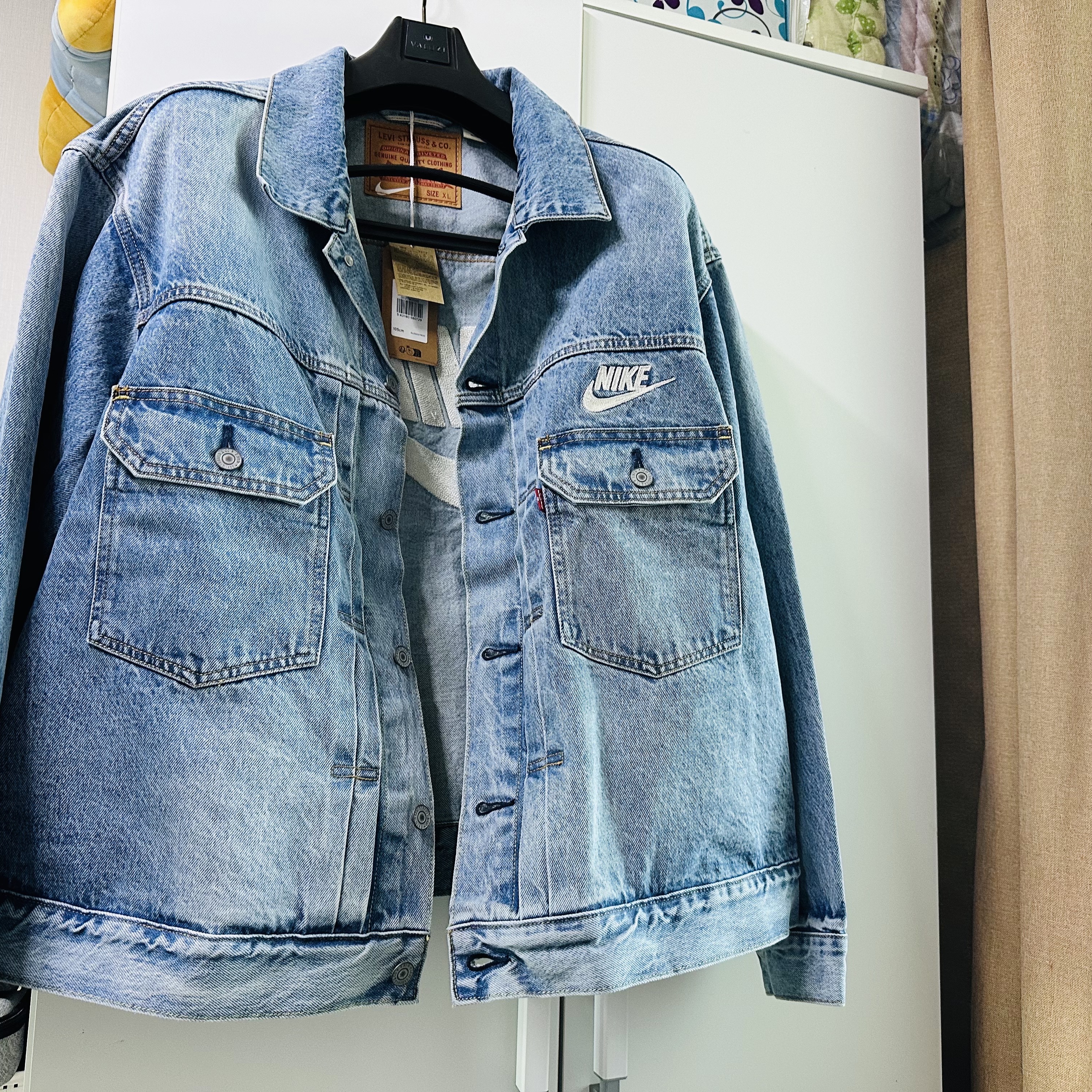 Levi's x Nike Trucker Jacket Light Blue 착용 스타일 - 4