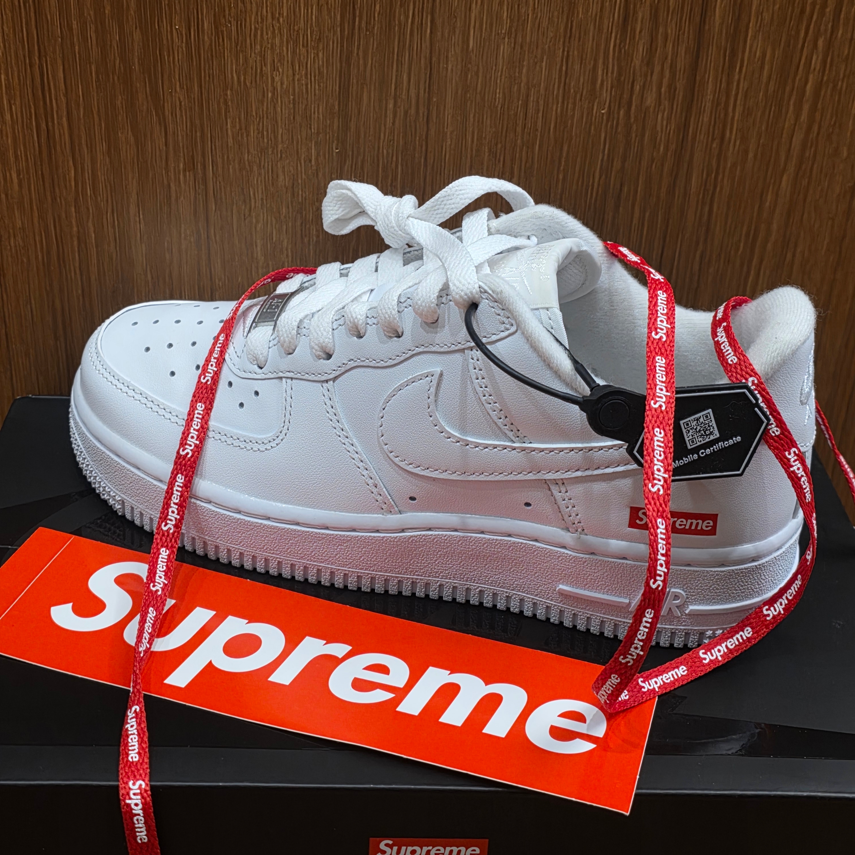 Nike x Supreme Air Force 1 Low White 착용 스타일