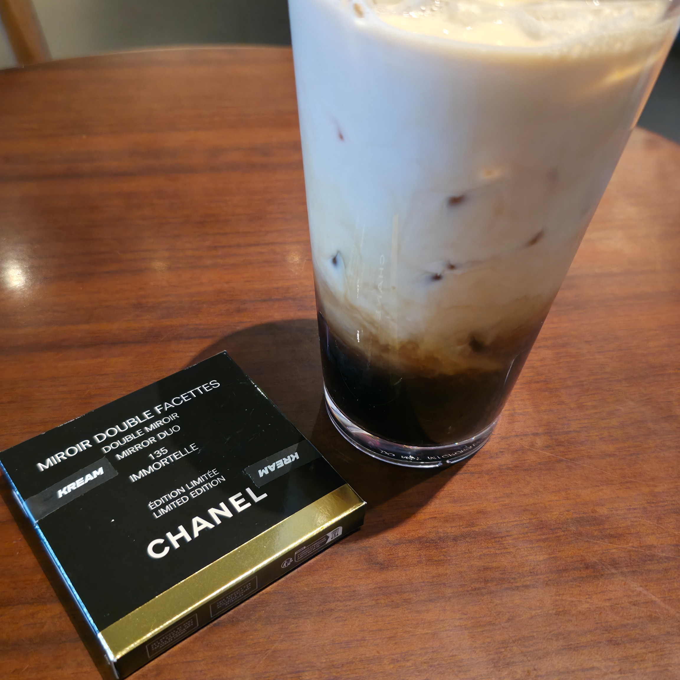 Chanel Codes Couleur Limited Edition Miroir Double Facettes 135 Immortelle 착용 스타일