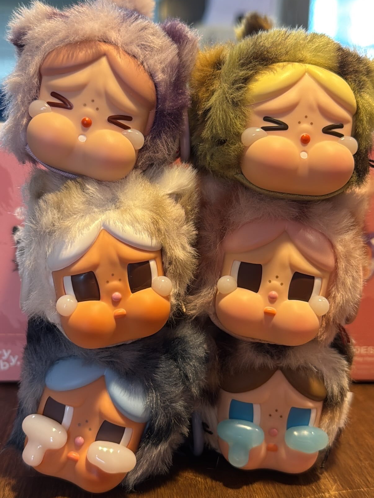 Pop Mart Crybaby Wild But Cutie Series Vinyl Plush Pendant (6 Blind Boxes) 착용 스타일