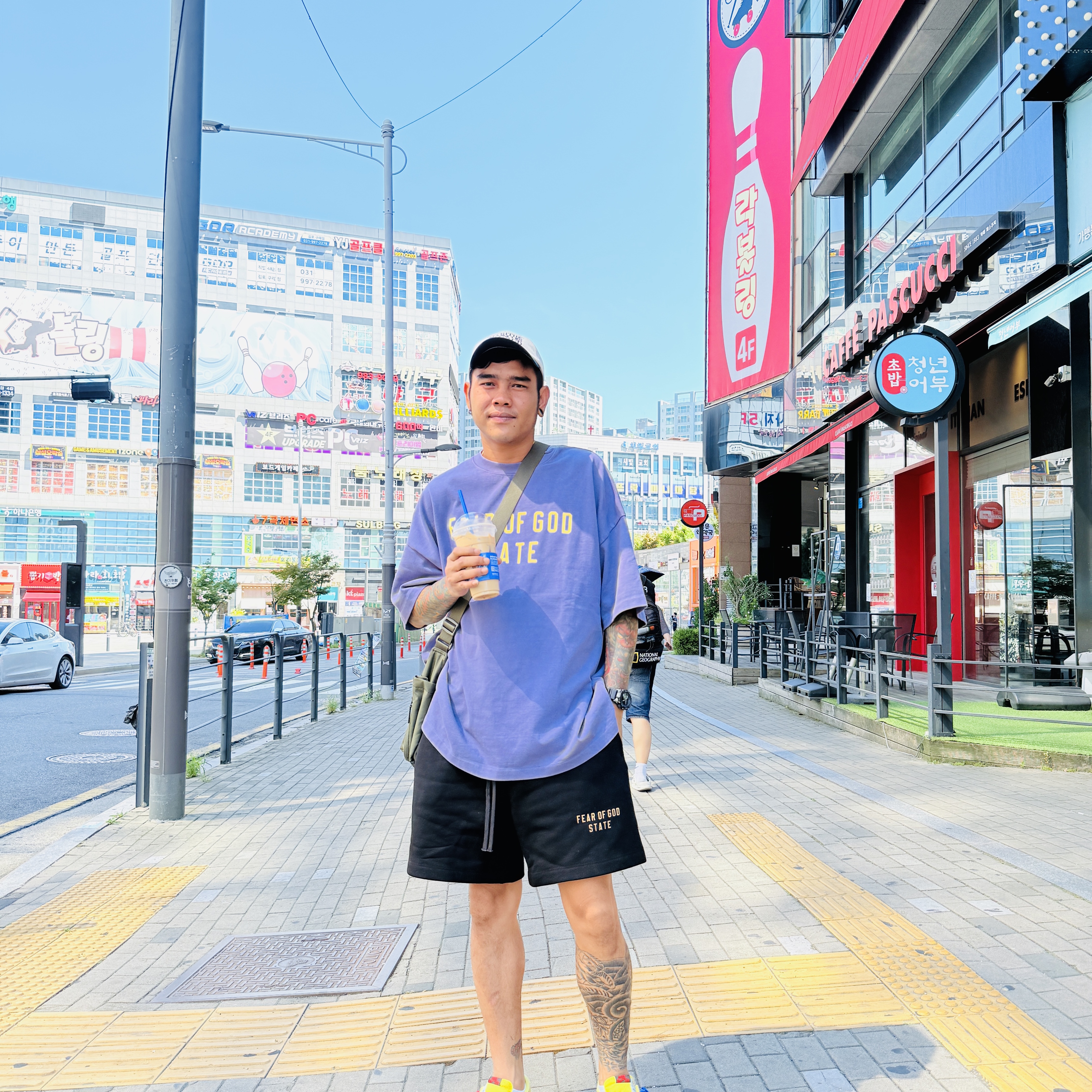 Essentials Heavy Crewneck T-Shirt Lavender - 24FW, Essentials Fleece Soccer Short Black - 24FW 착용 스타일