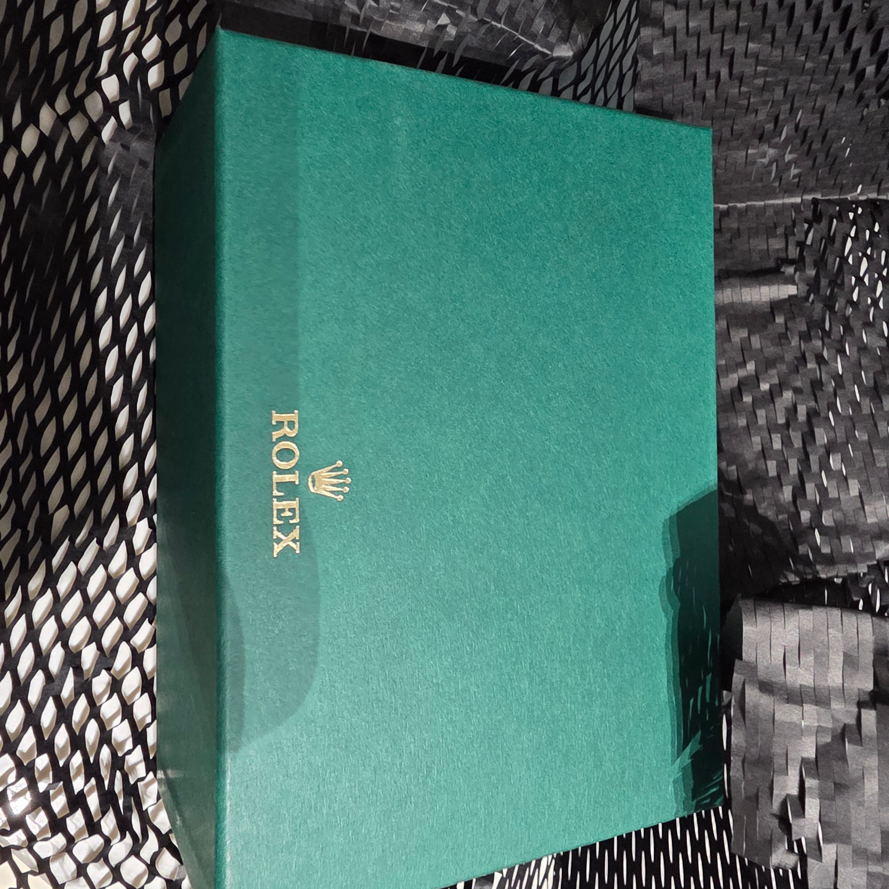 Rolex Explorer 40mm 224270 Black Oyster 착용 스타일 - 1