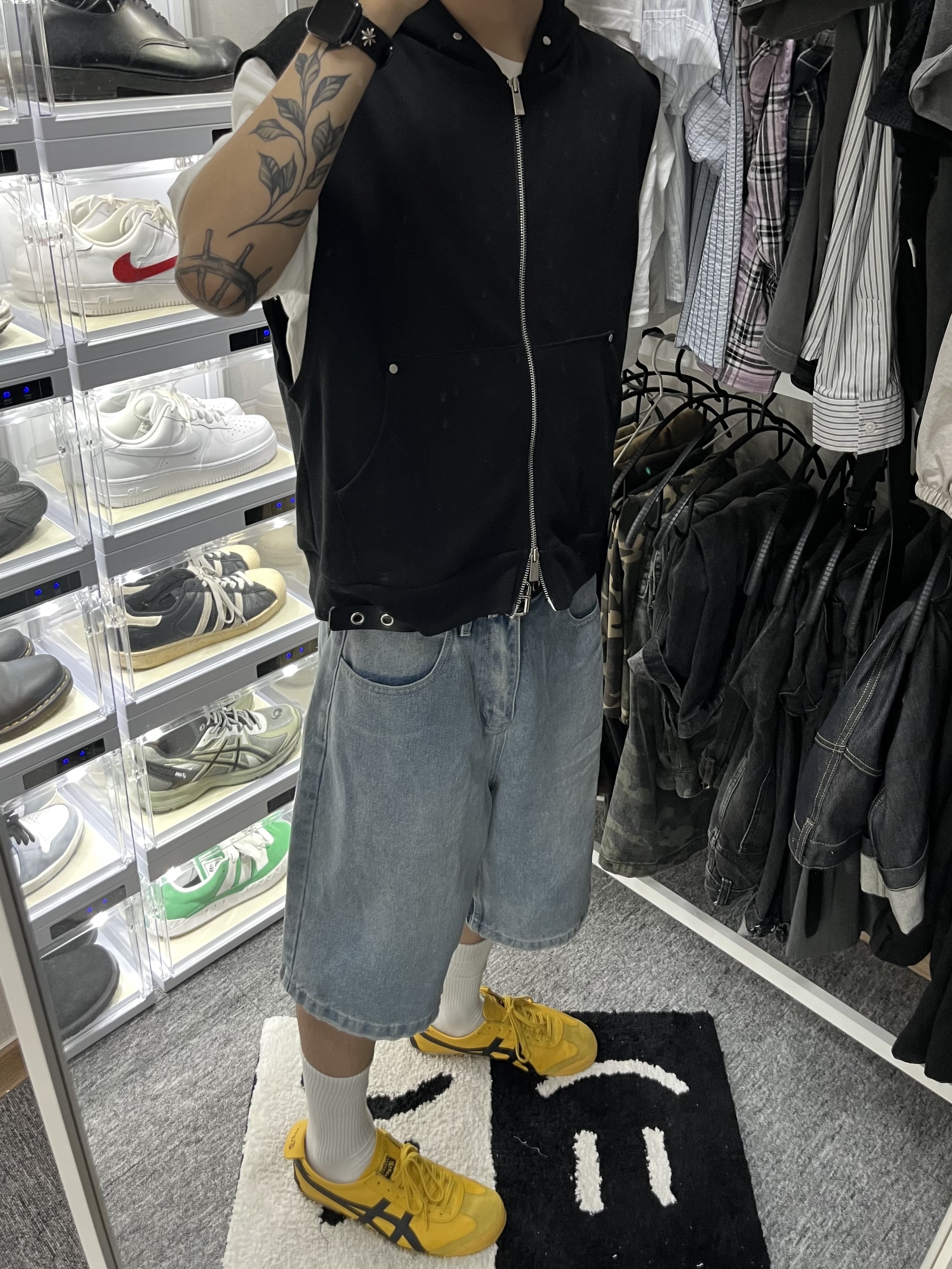 Onitsuka Tiger Mexico 66 Yellow Black 착용 스타일 - 1