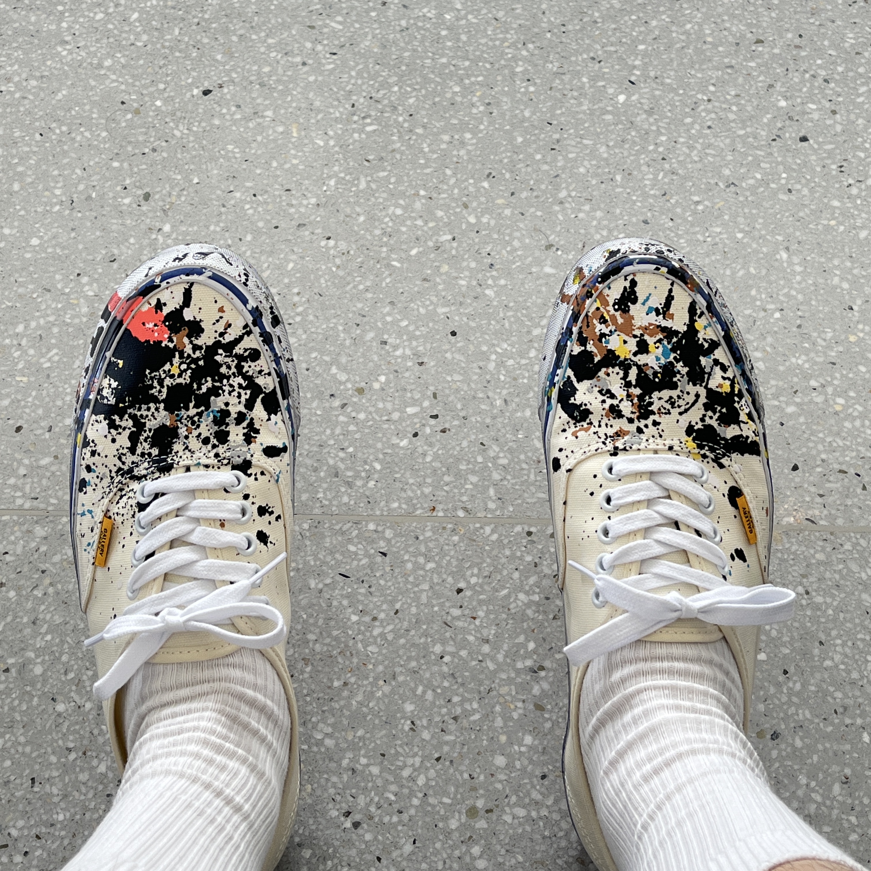 Vans x Gallery Dept. Authentic Reissue 44 Art That Kills 착용 스타일 - 1