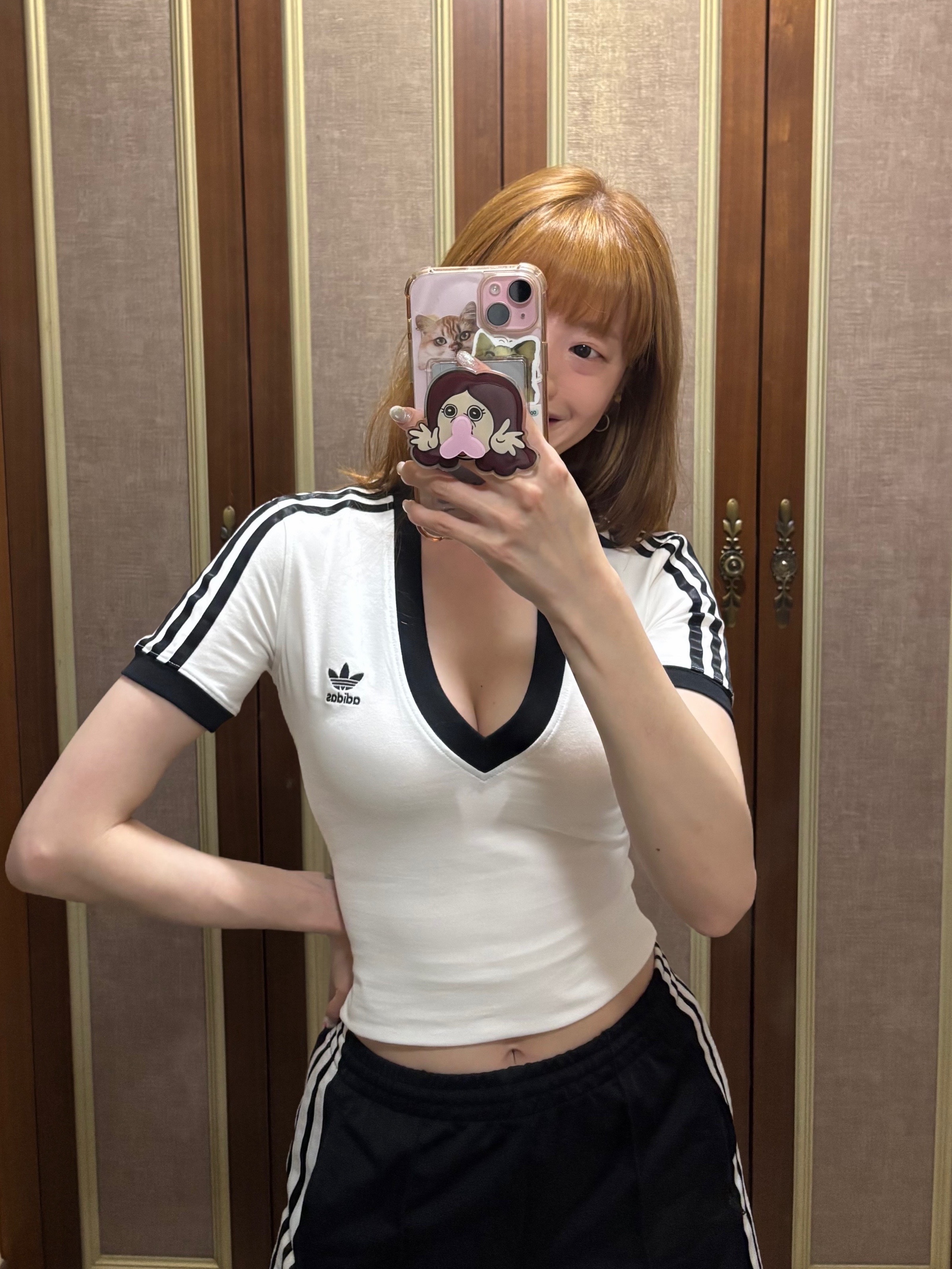 (W) Adidas 3S V-Neck T-Shirt White - KR Sizing, (W) Adidas Firebird Shorts Black - KR Sizing 착용 스타일 - 1