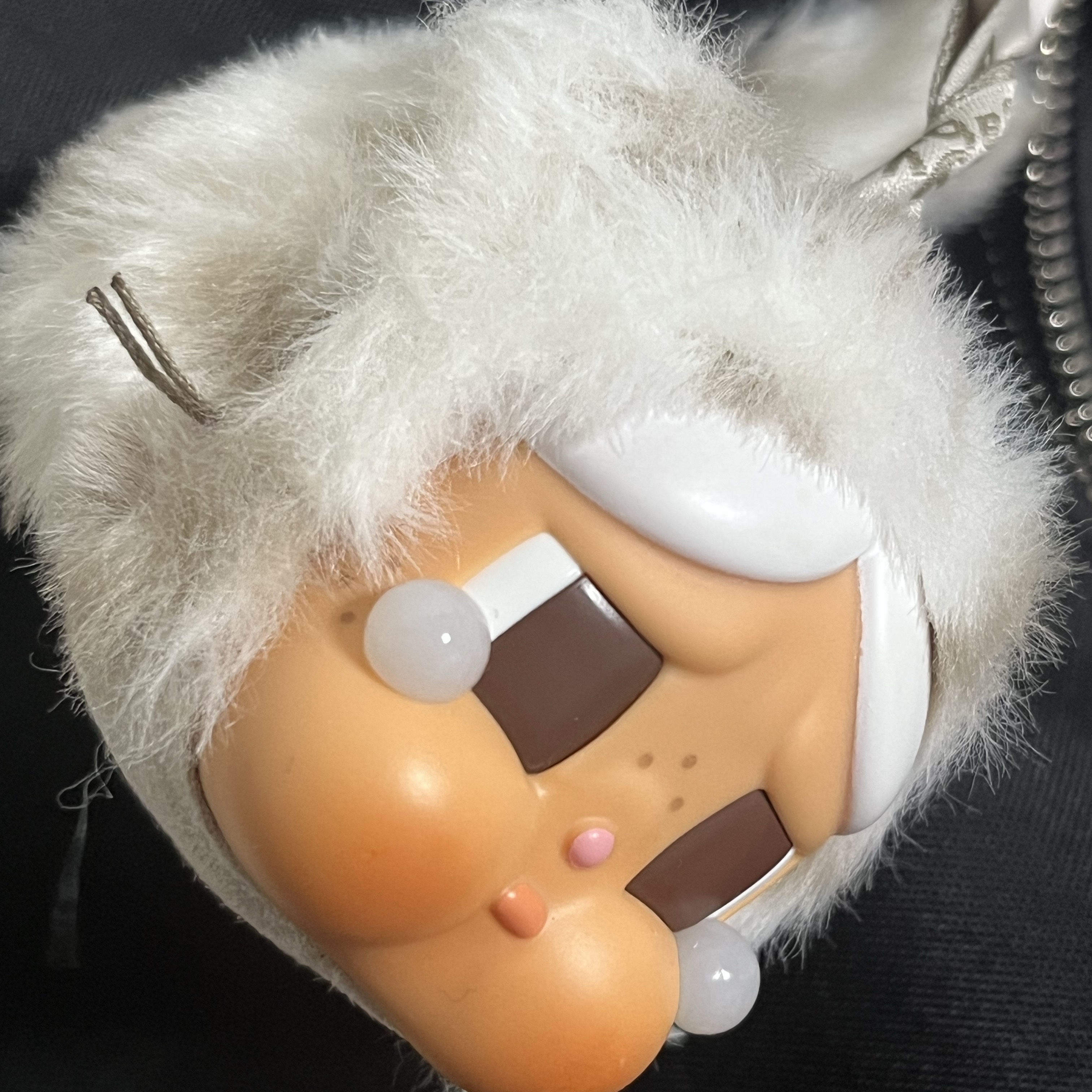 Pop Mart Crybaby Wild But Cutie Series Vinyl Plush Pendant (6 Blind Boxes) 착용 스타일