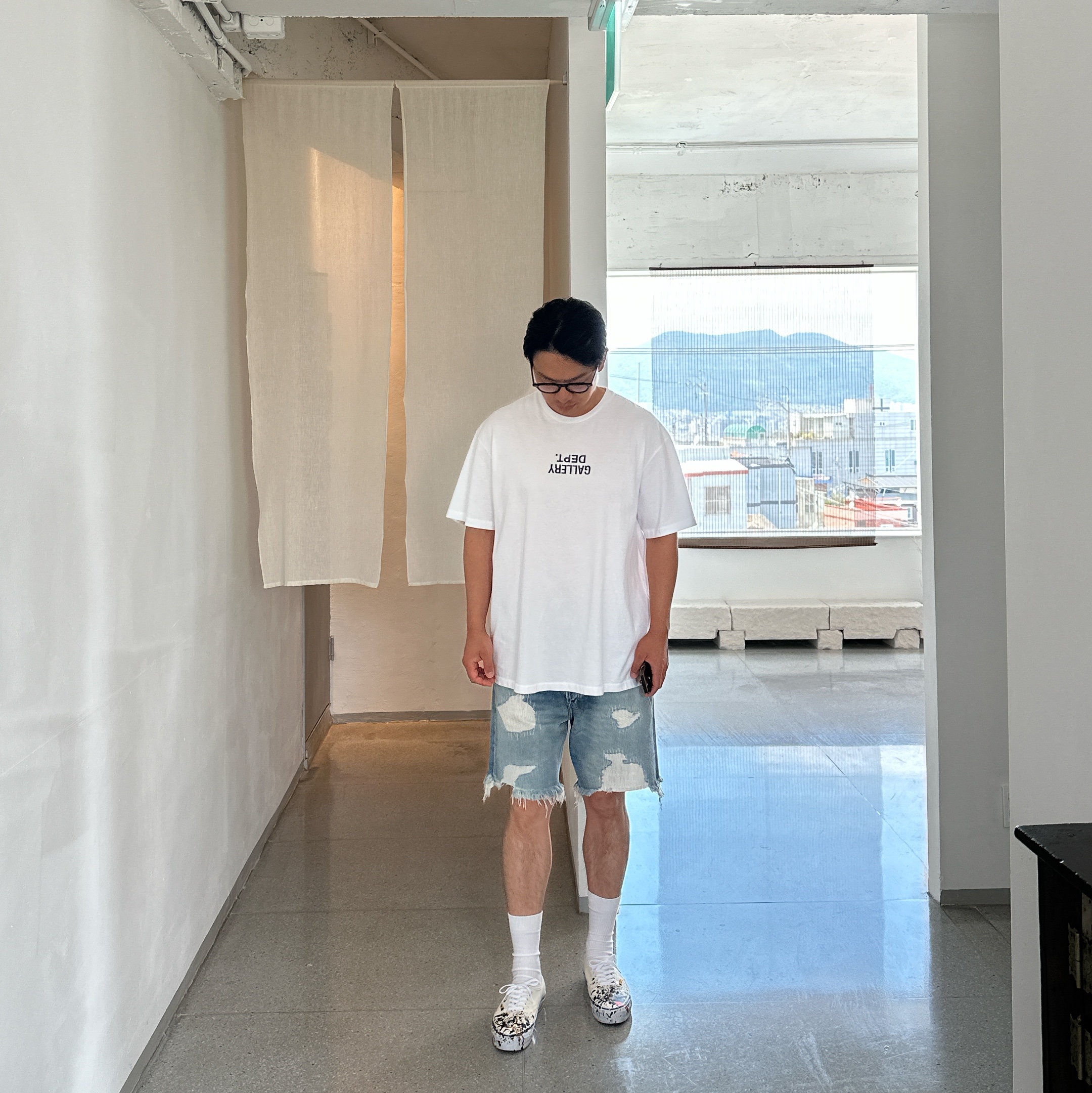 Gallery Dept. Fucked Up Logo T-Shirt White 착용 스타일 - 2