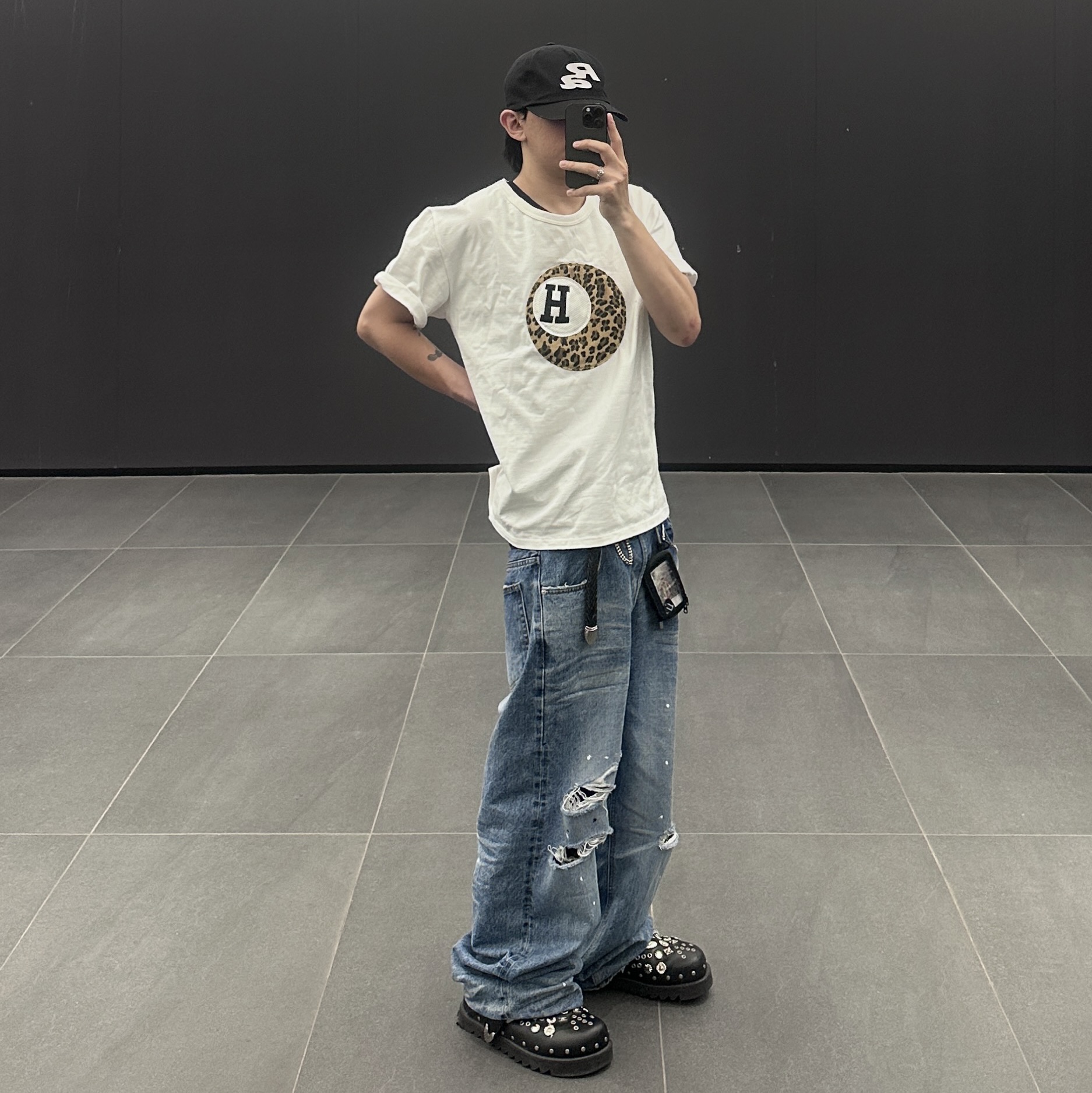 Toga Virilis AJ1066 Mules Leather Black 착용 스타일