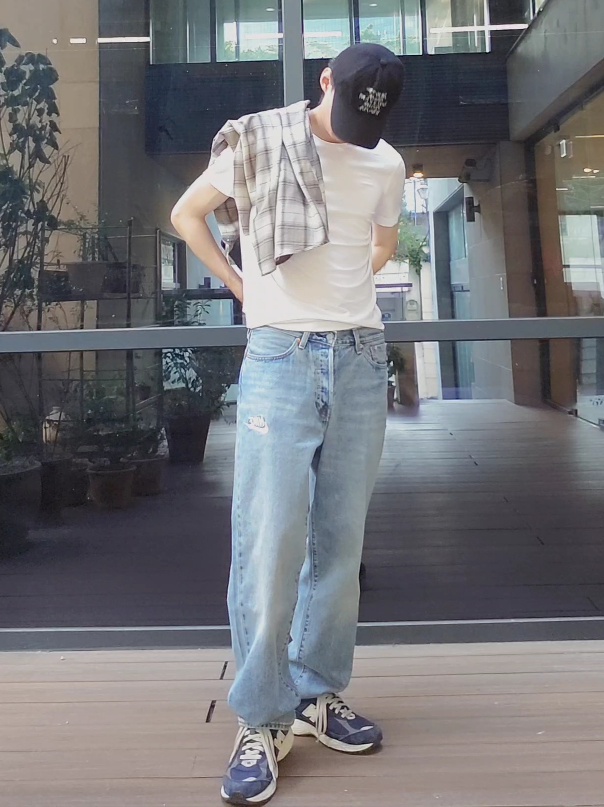 Auralee Super Light Wool Check Shirt Light Brown Check - 23AW, Levi's x Nike Baggy Jeans Light Blue 착용 스타일 - 3