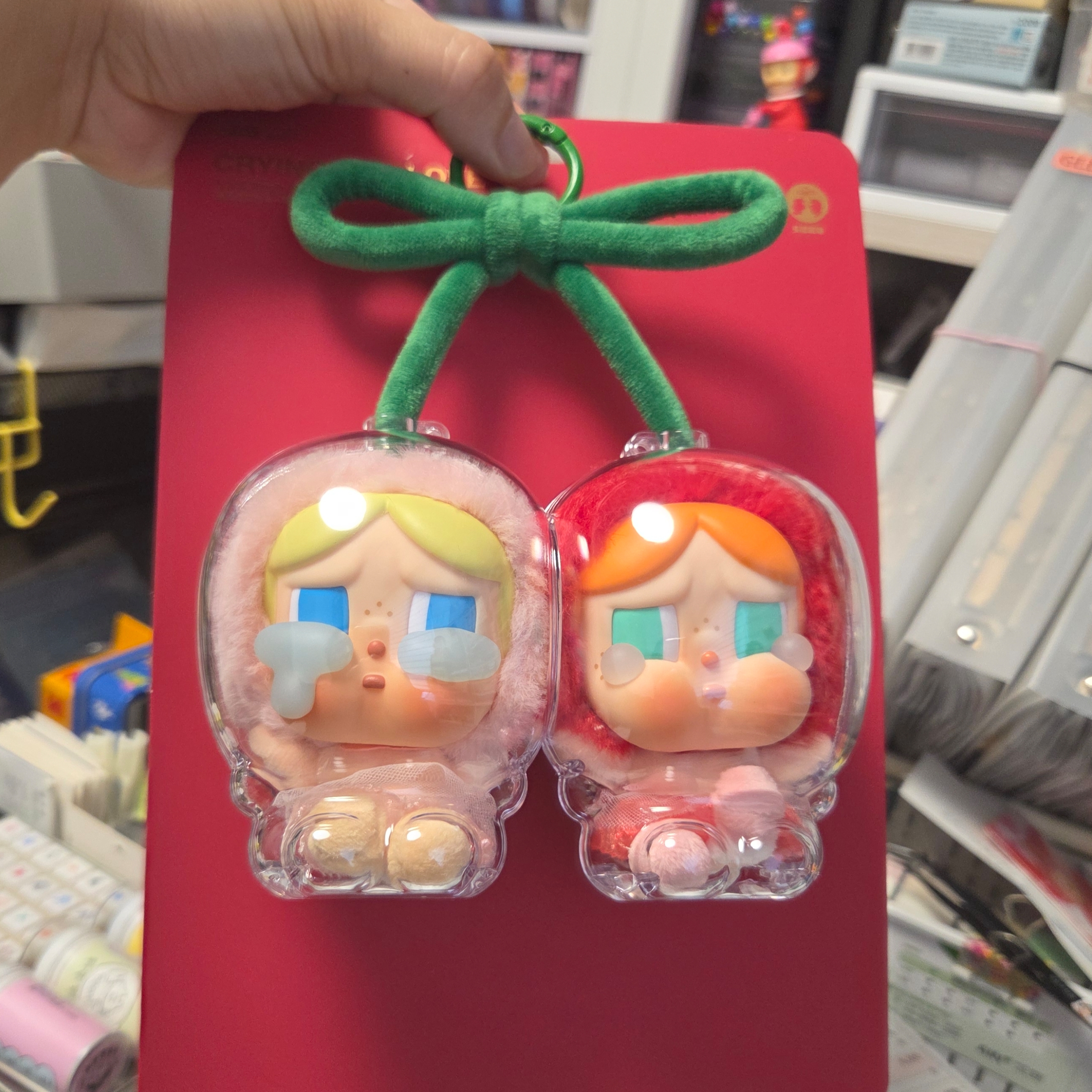 Pop Mart Crybaby Crying For Love Series Vinyl Plush 착용 스타일