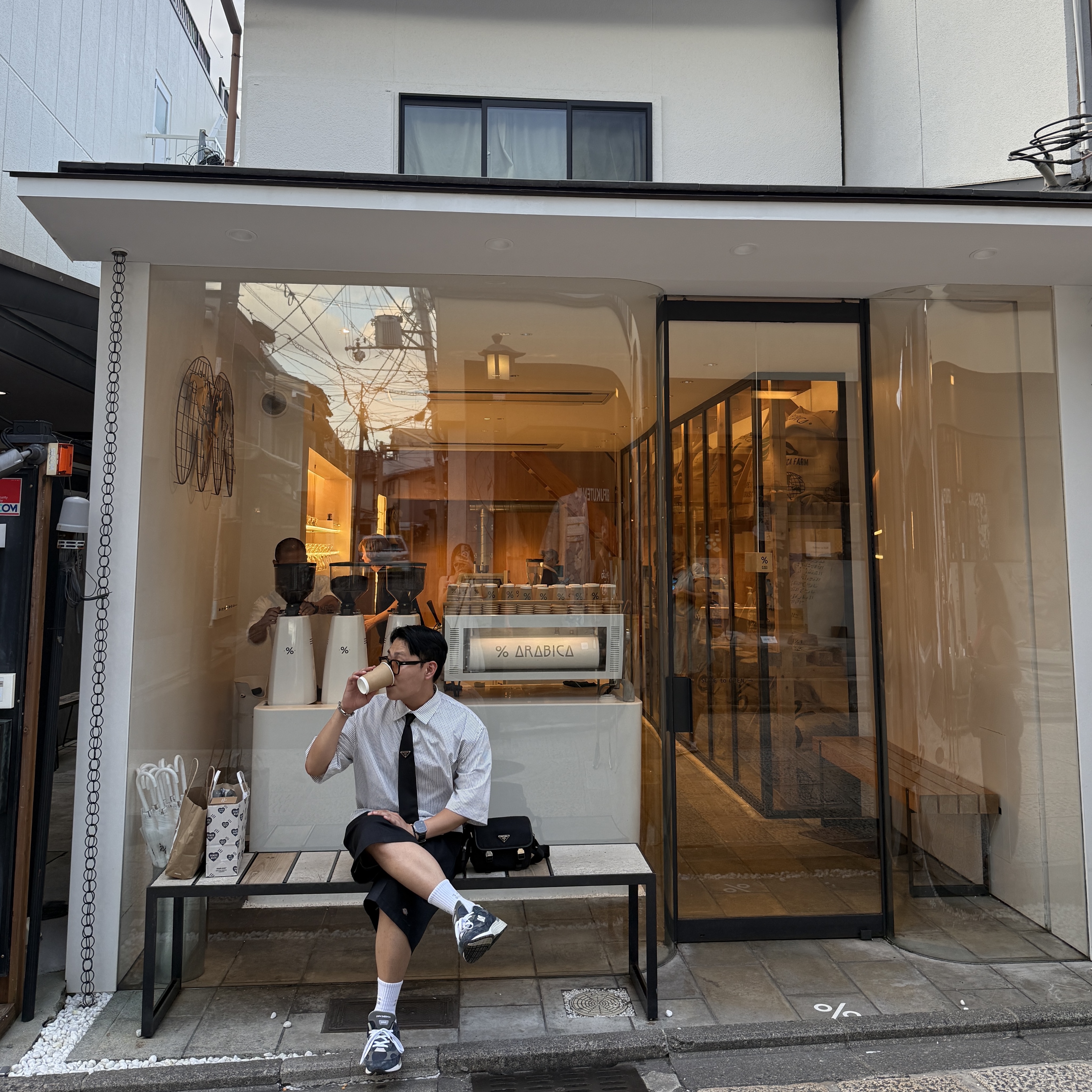 Prada Re-Nylon and Saffiano Leather Shoulder Bag Black, New Balance 992 Made in USA Core Navy 착용 스타일