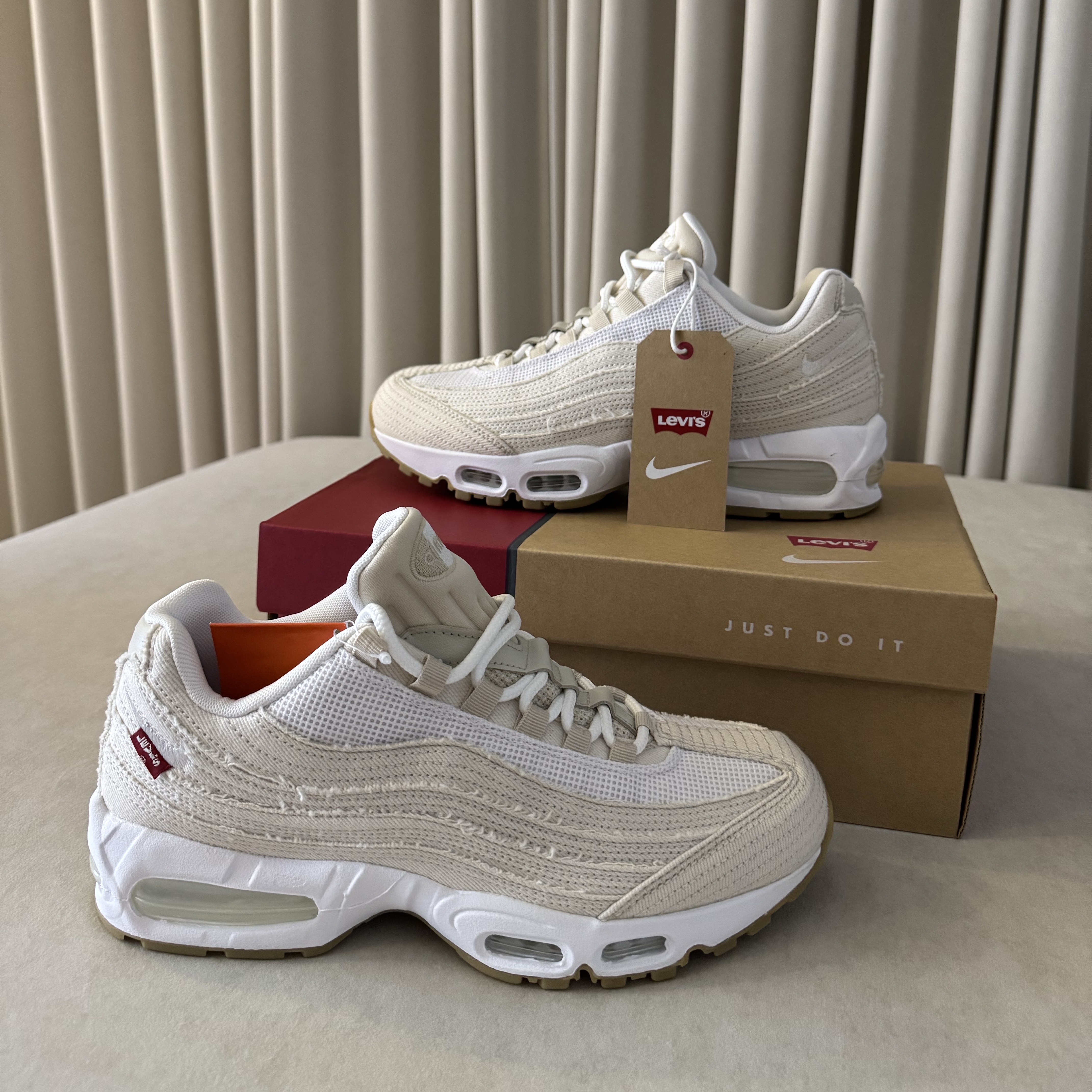 Nike x Levi's Air Max 95 White and Ecru 착용 스타일