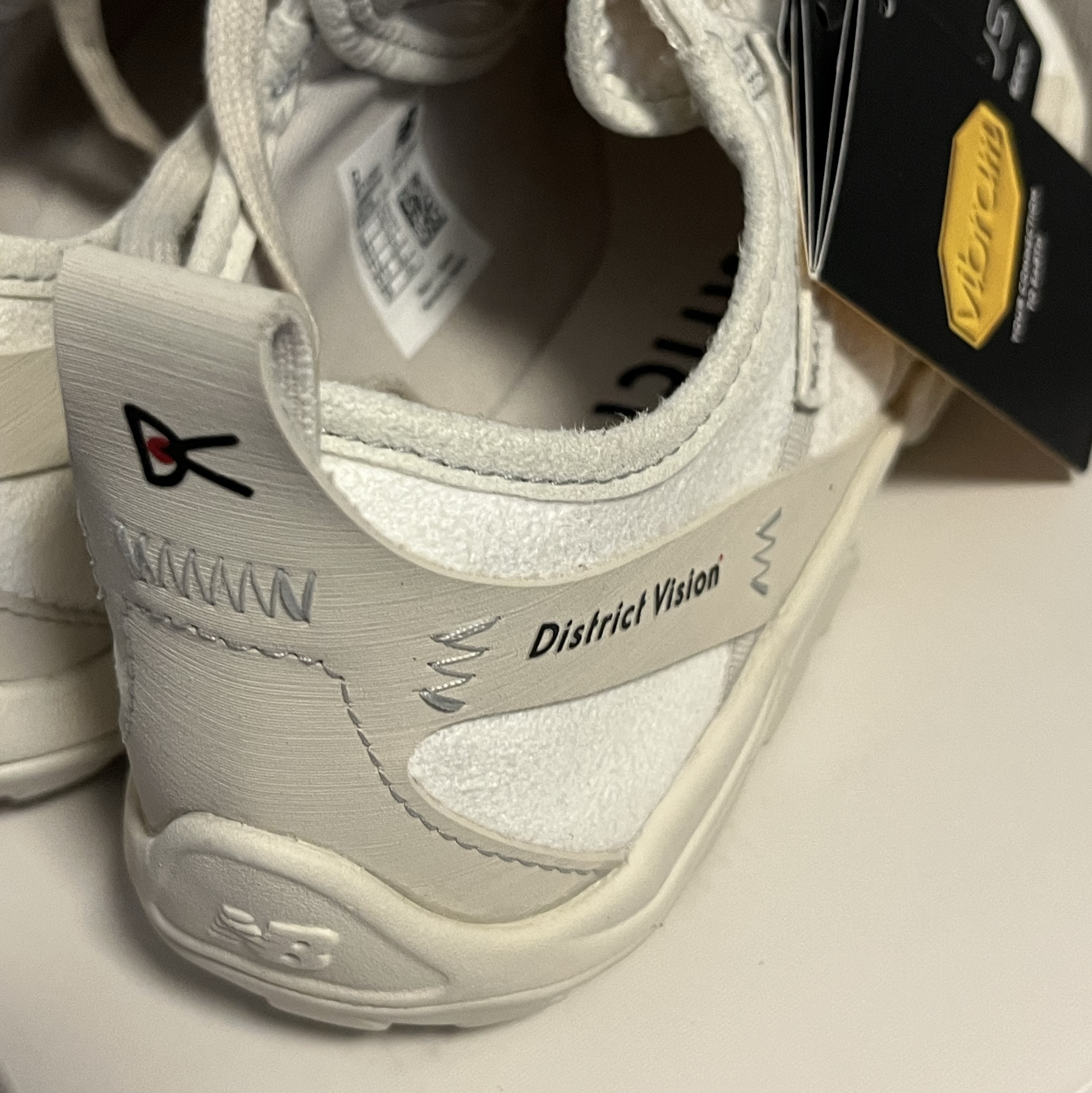 New Balance x District Vision MT10O Cloud Dancer 착용 스타일 - 2