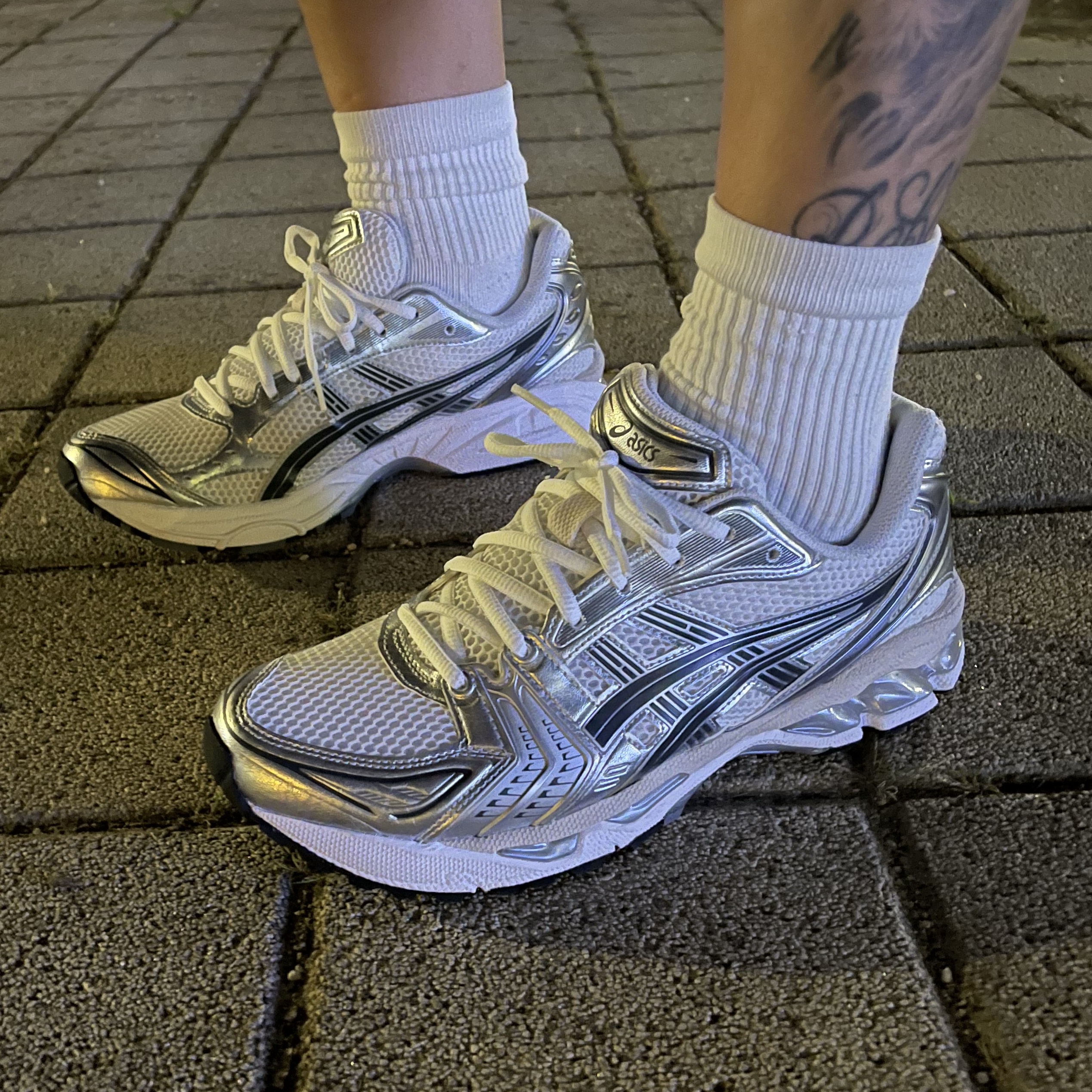 Asics Gel-Kayano 14 White Graphite Grey, Supreme S Logo Baseball Henley Black - 25SS 착용 스타일 - 1