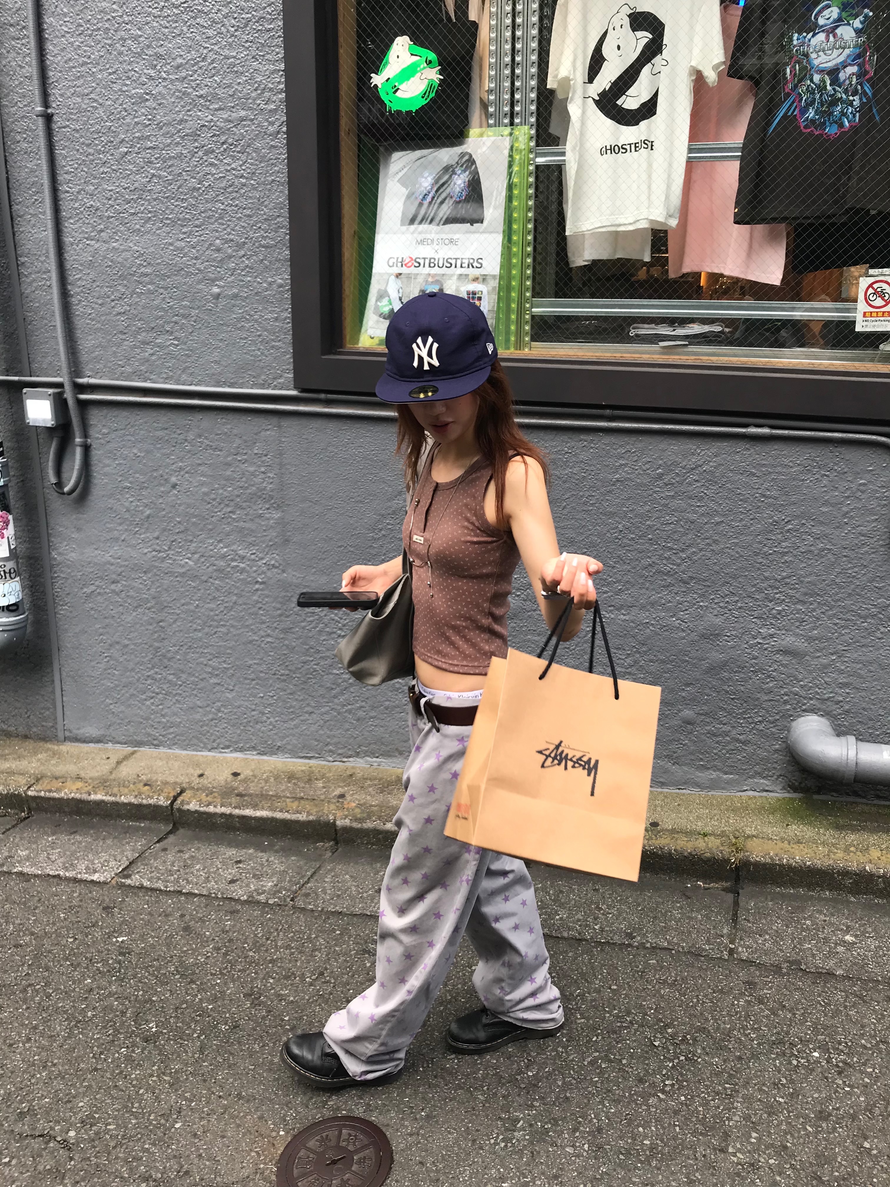 New Era 59Fifty MLB Authentic New York Yankees Game Navy, Supreme Chino Pants Grey Stars - 22SS 착용 스타일 - 1