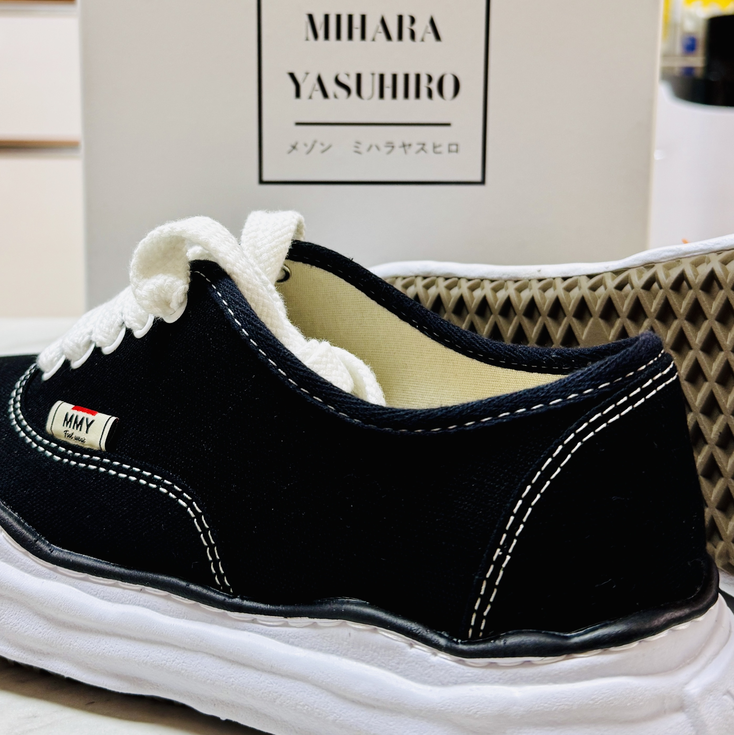 Maison Mihara Yasuhiro Baker OG Sole Canvas Low Cut Sneakers Black 착용 스타일