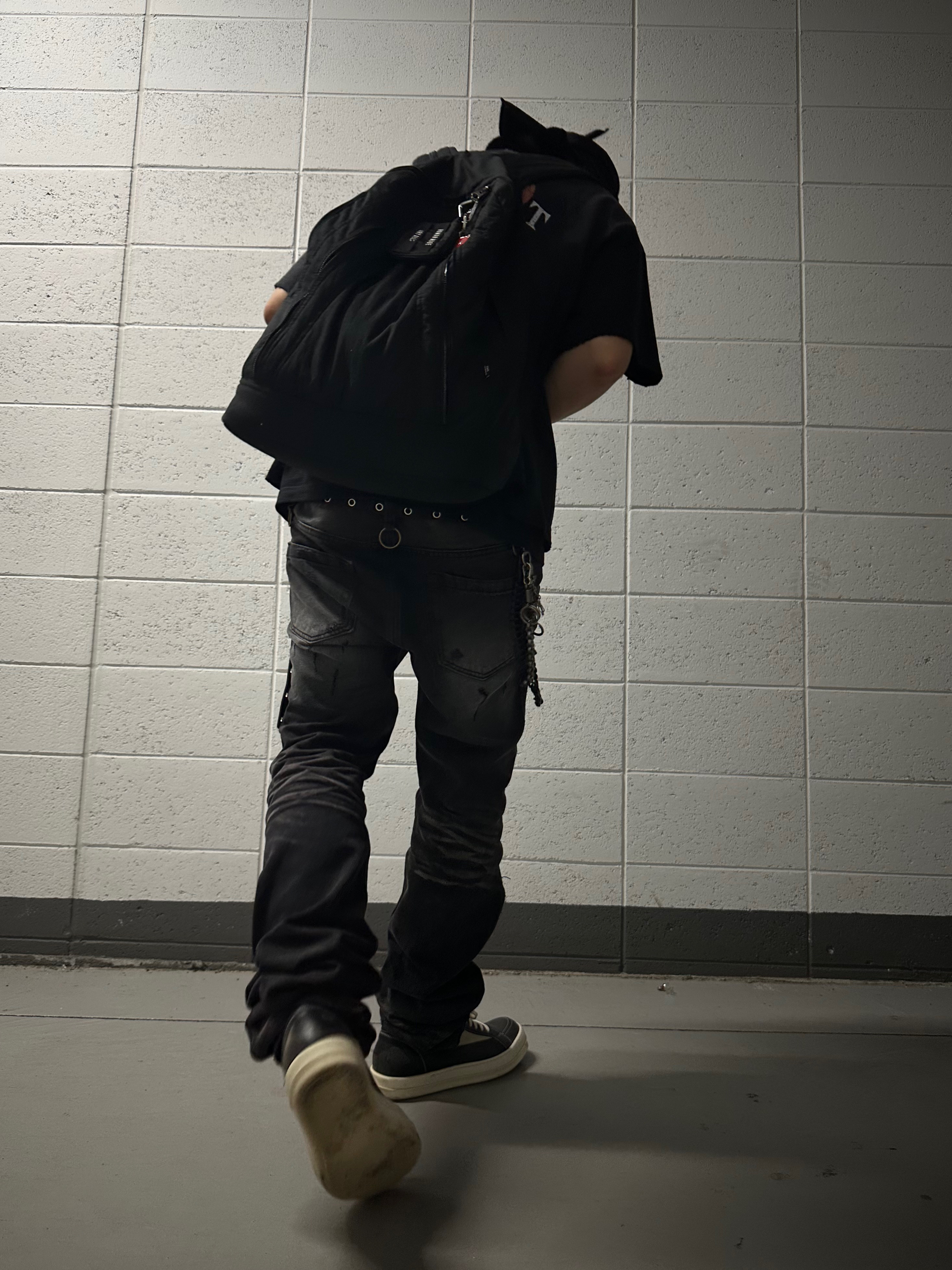 Rick Owens Vintage Sneakers in Full Grain Calf Leather And Velour Suede Black Milk Milk, Farfromwhat Far Zipper Ripstop Backpack Black 착용 스타일 - 5