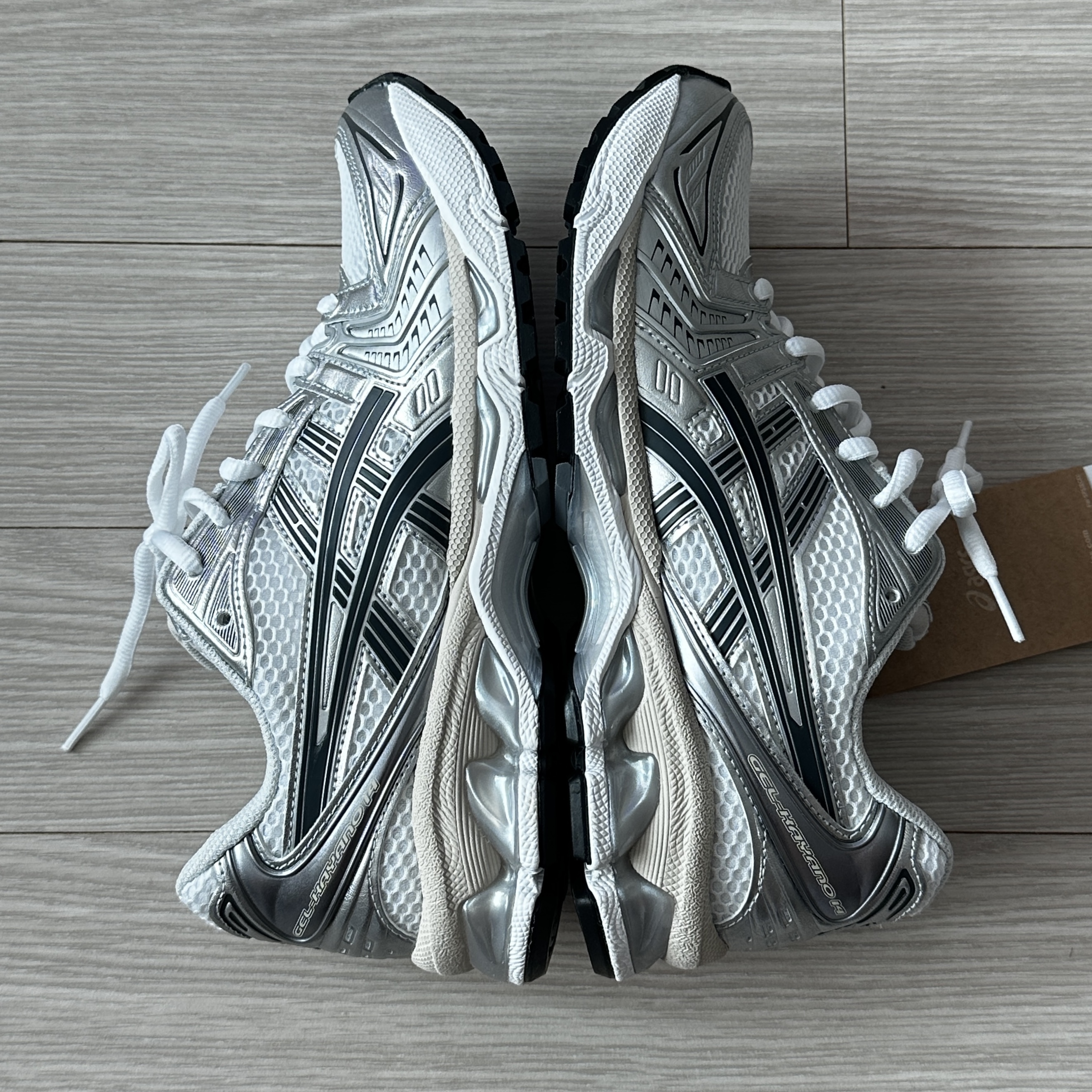 Asics Gel-Kayano 14 White Graphite Grey 착용 스타일
