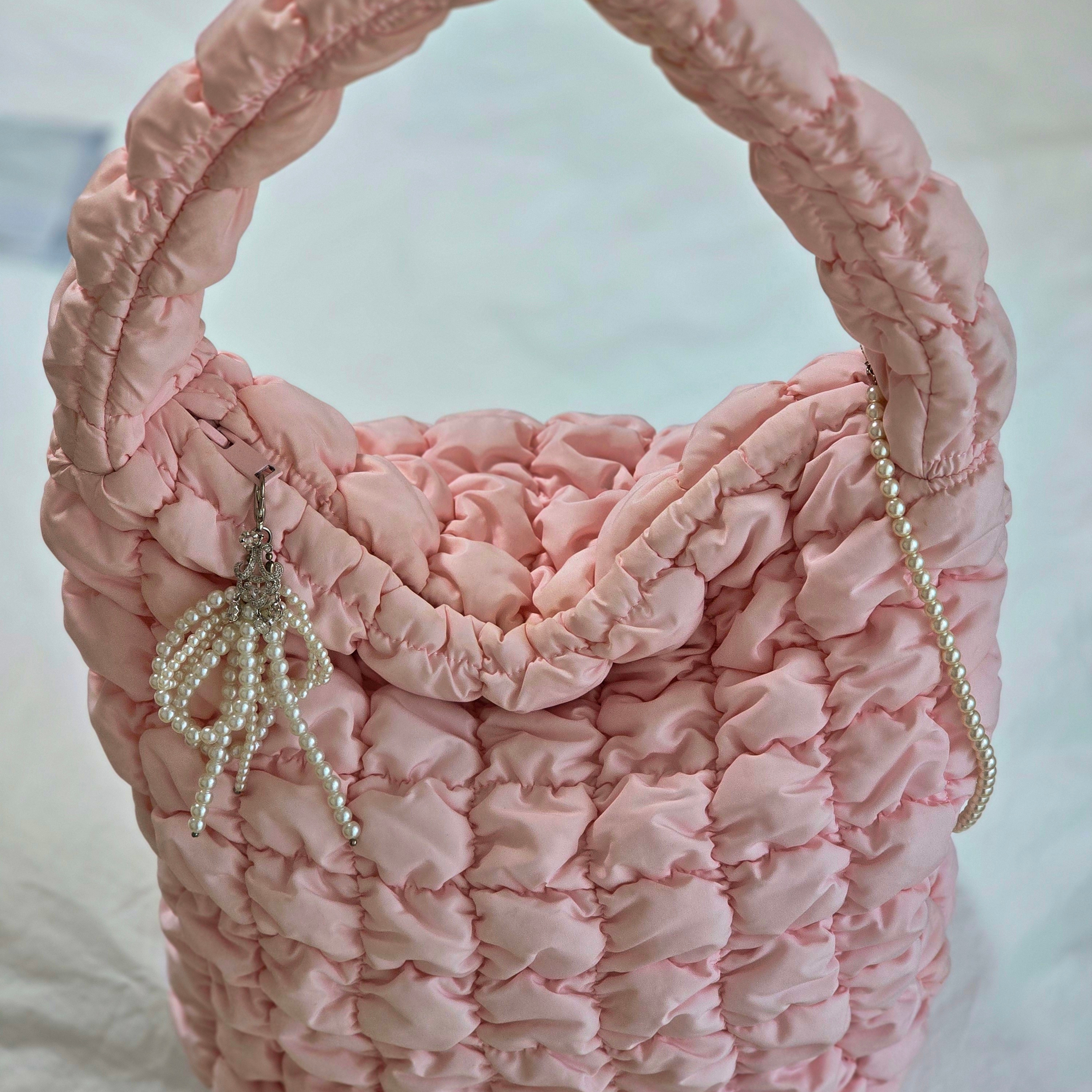 COS Quilted Mini Tote Bag Light Pink 착용 스타일 - 2