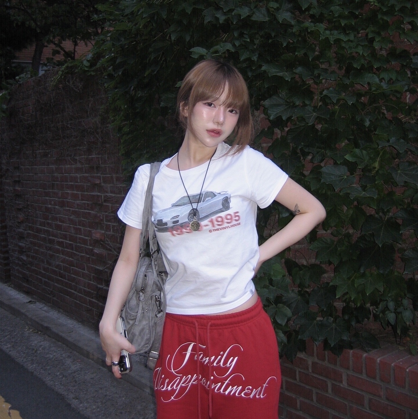 Thevinylhouse Old Car T-Shirt White 착용 스타일