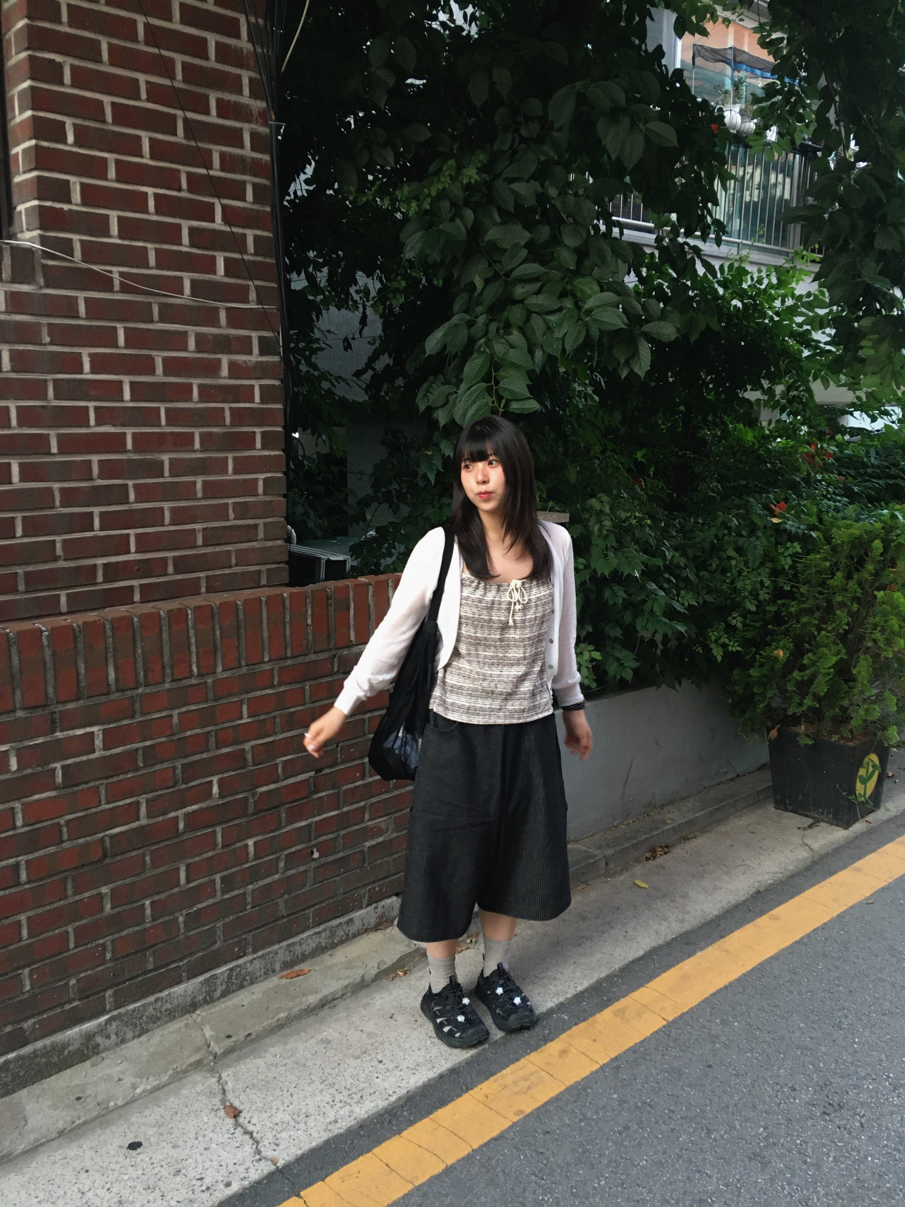 Hoka Hopara 2 Black, SLOW RECORD HOUSE Carpenter Bermuda Stripe Wide Denim Pants Black 착용 스타일