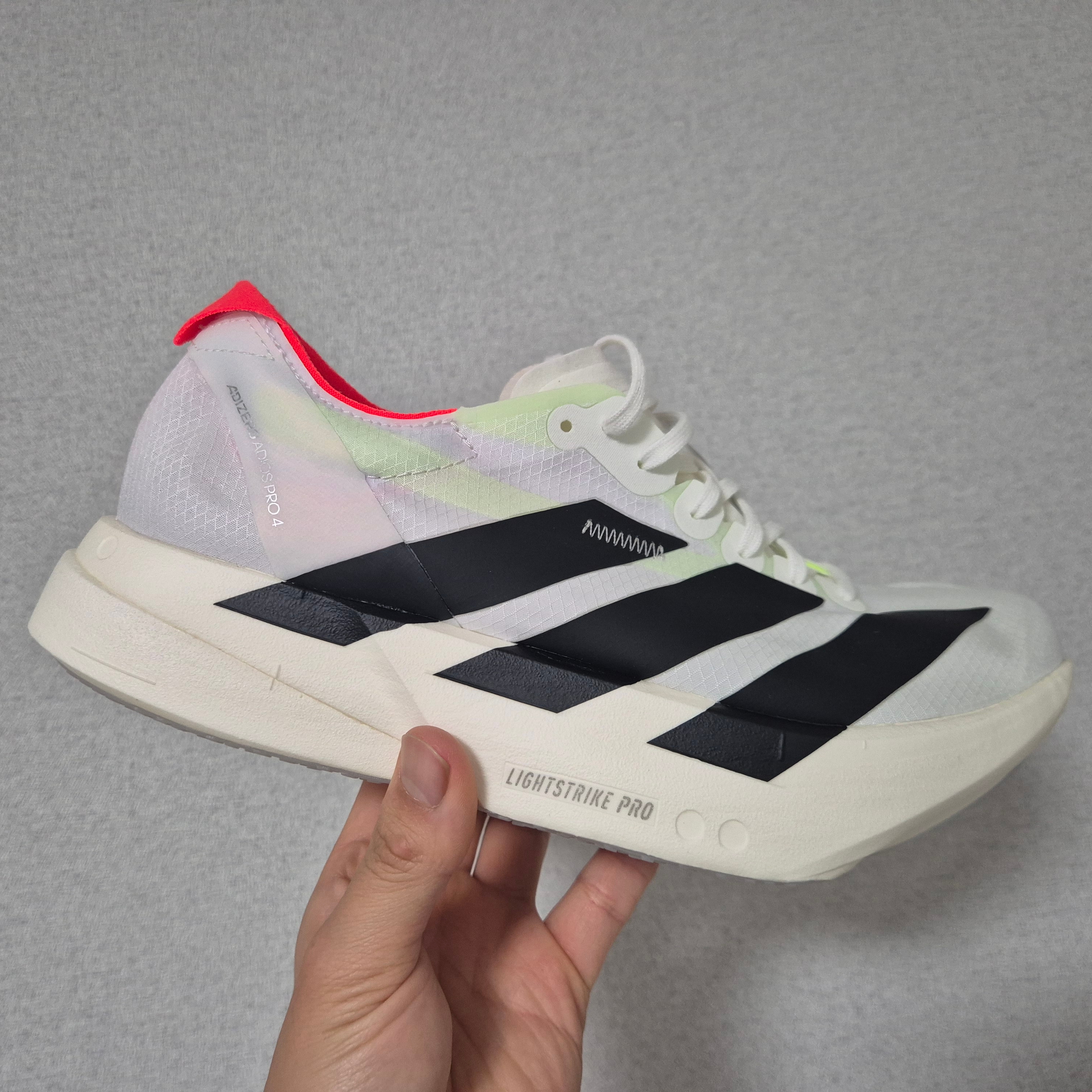 Adidas Adizero Adios Pro 4 Cloud White Core Black 착용 스타일
