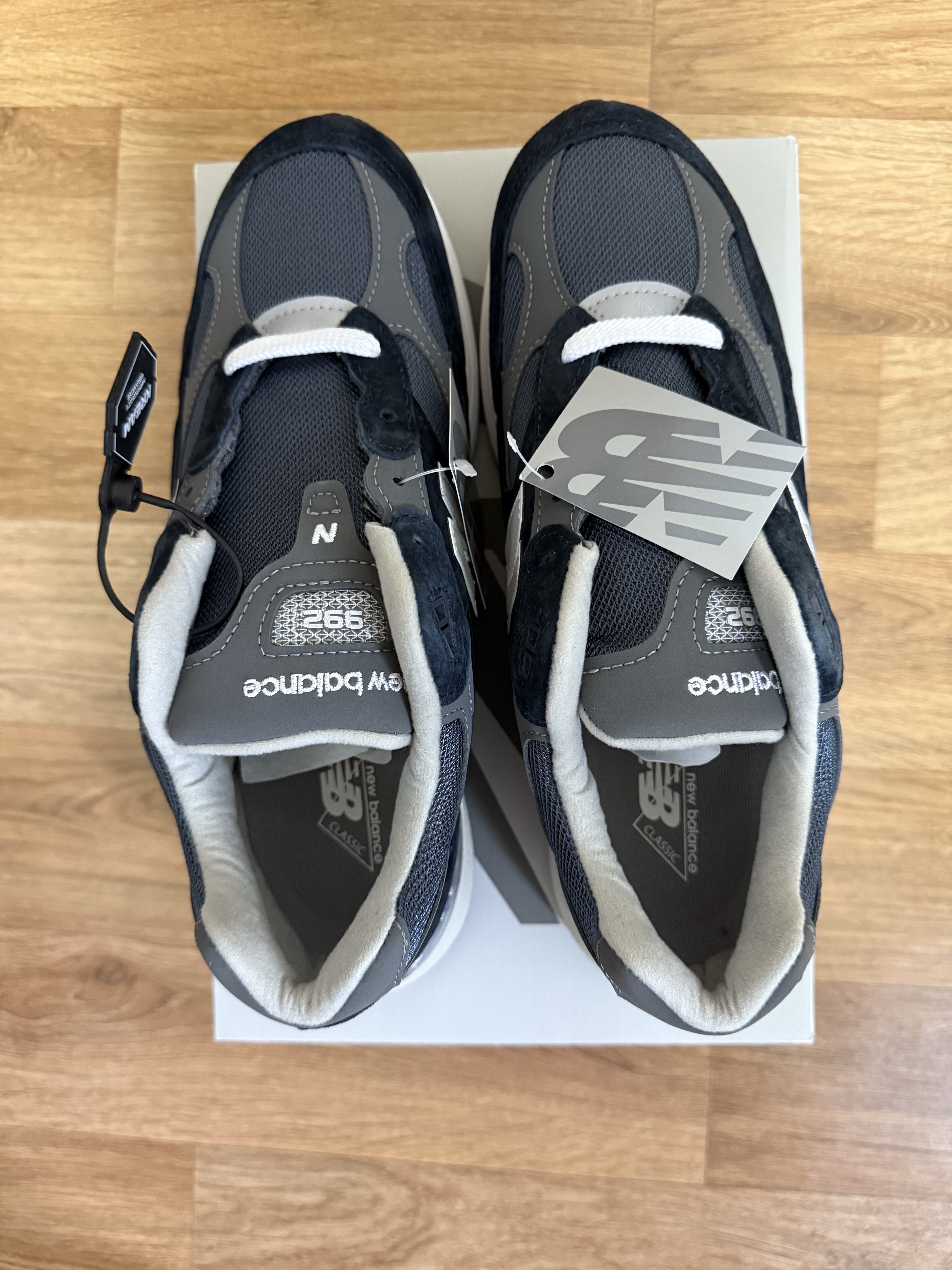 New Balance 992 Made in USA Core Navy 착용 스타일 - 3
