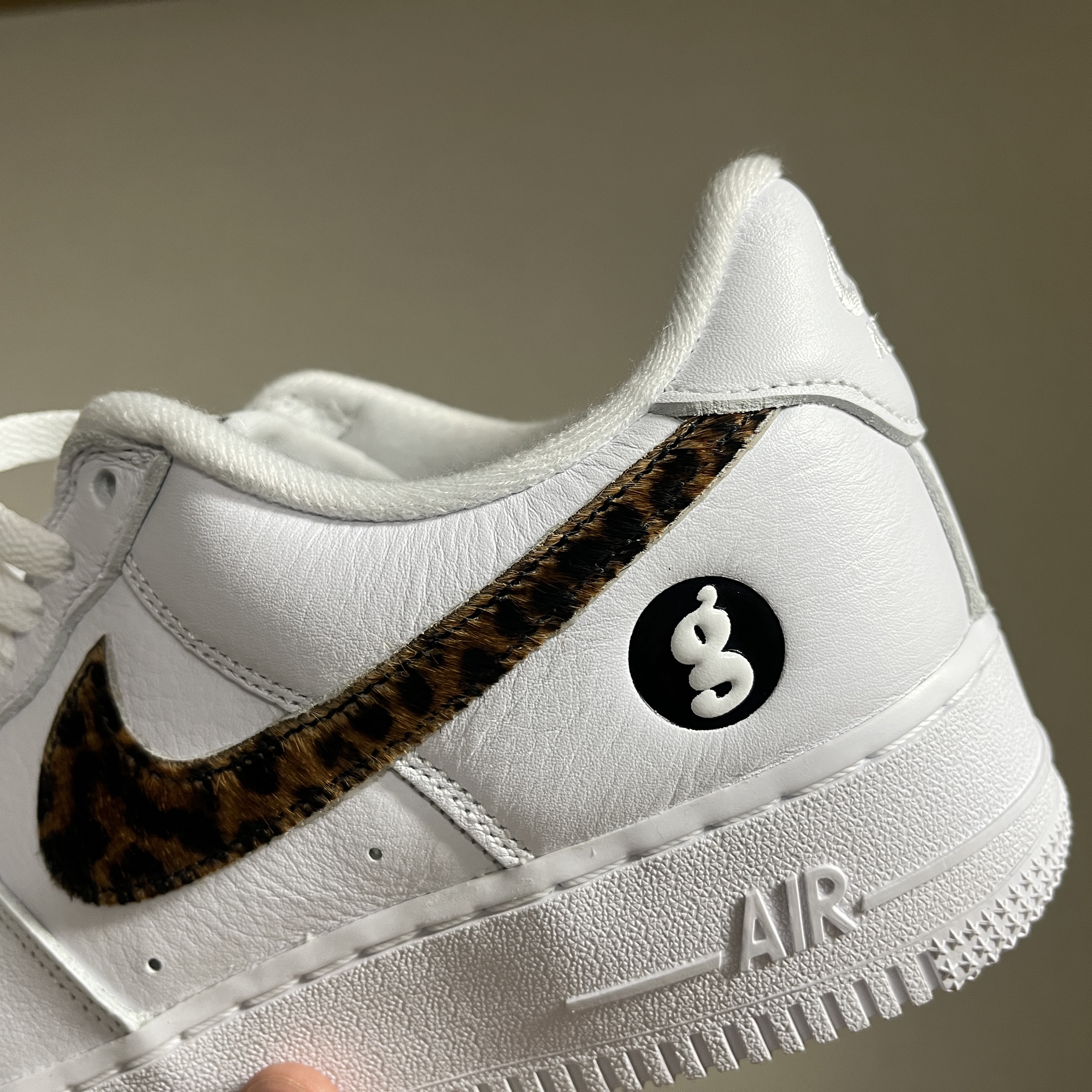 Nike x Supreme x GOODENOUGH Air Force 1 Low White - 25SS 착용 스타일 - 2
