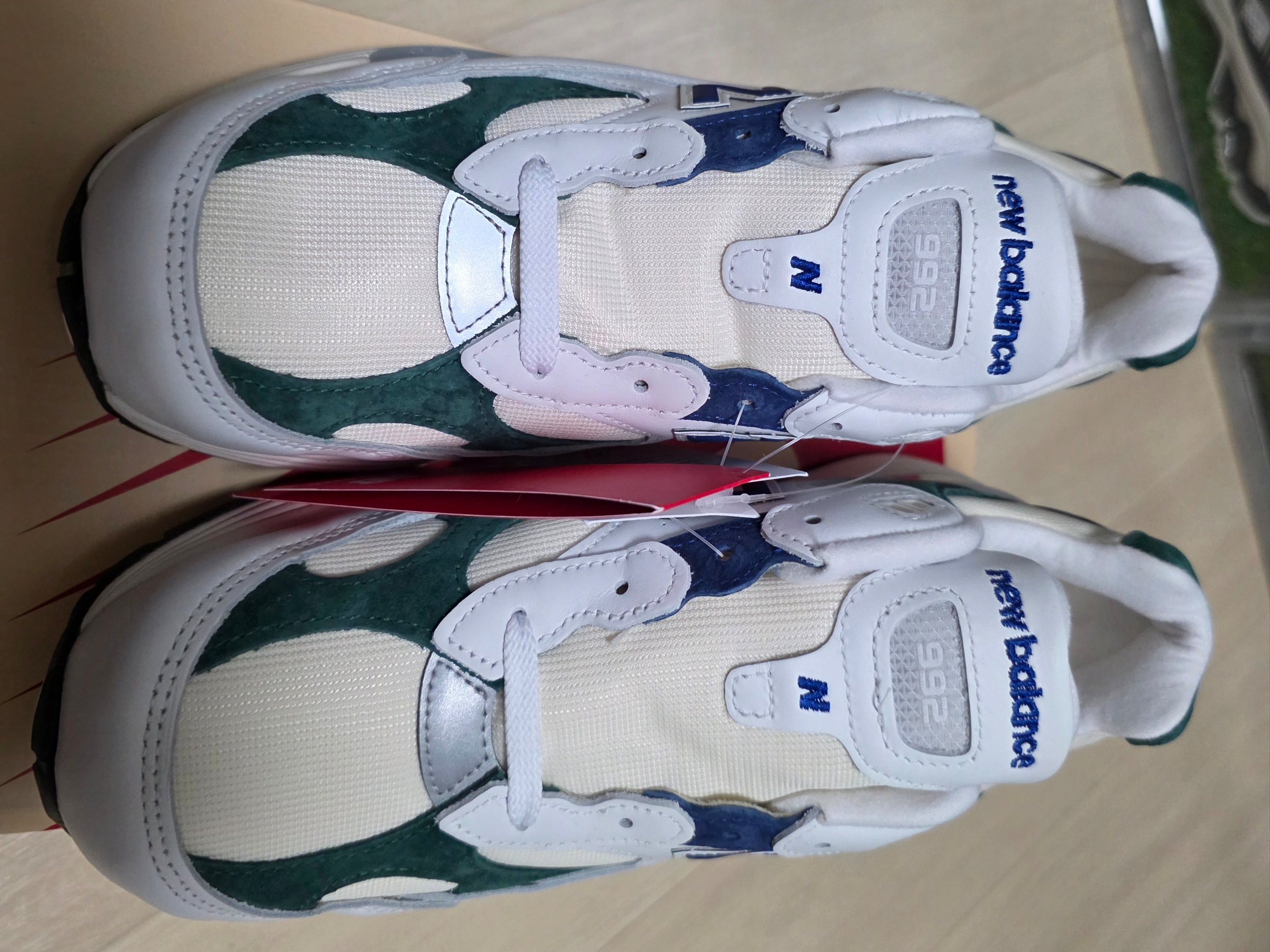 New Balance 992 Made in USA Marsh Green 착용 스타일 - 2