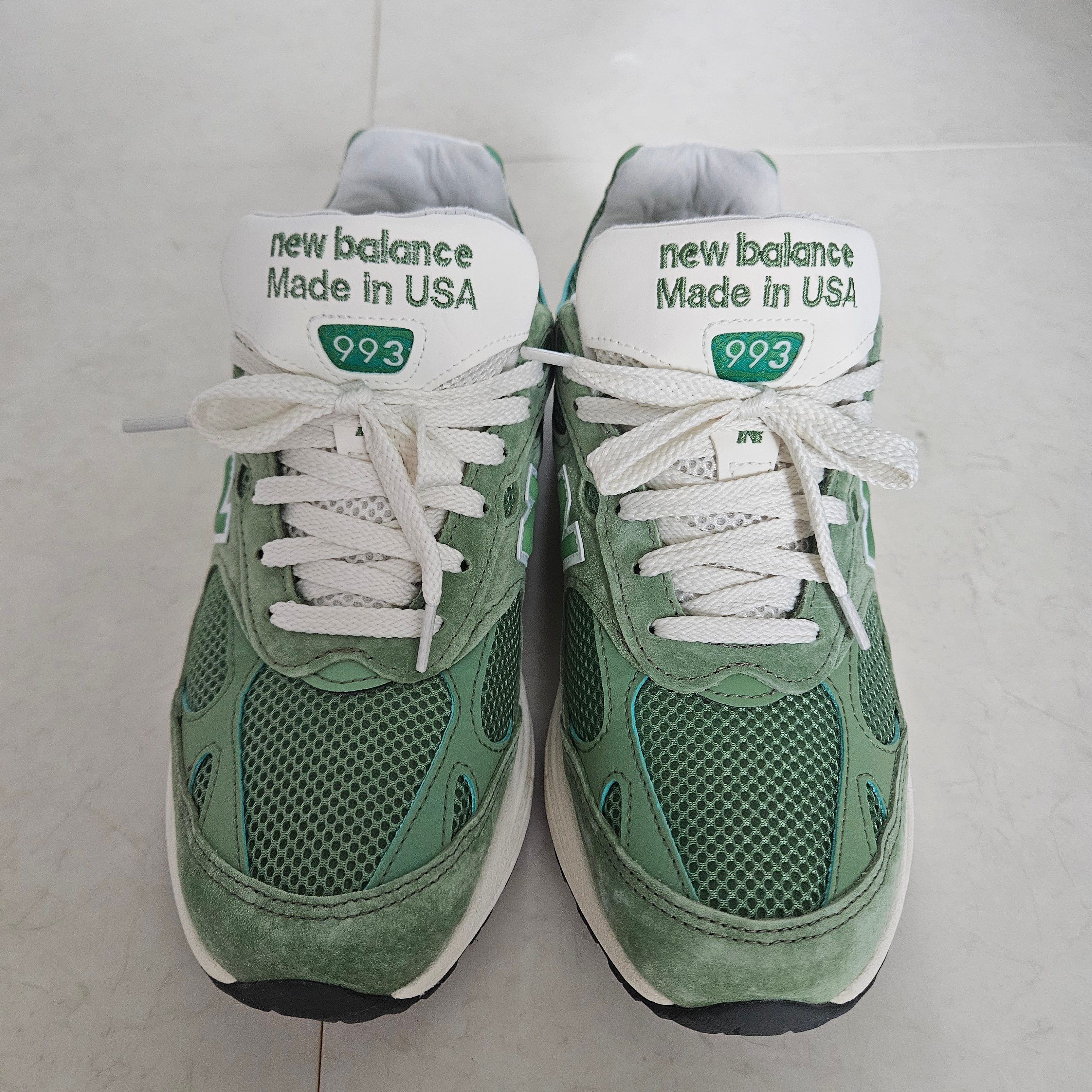 New Balance 993 Made in USA Chive Sea Salt, IAB Studio Socks White Set 착용 스타일 - 2