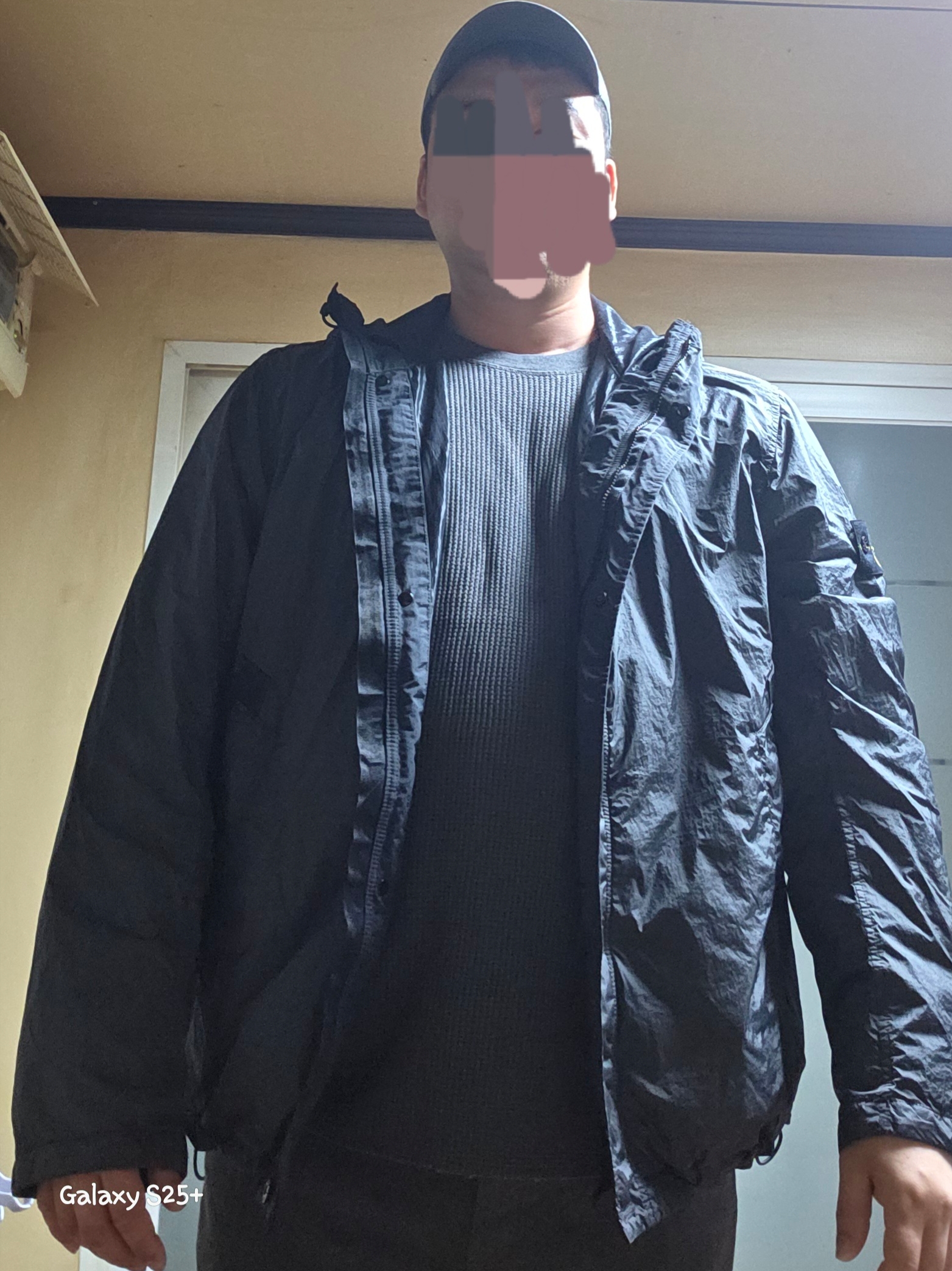 Stone Island 4100092 Crinkle Reps R-NY Wind Resistant Anti Drop Hooded Jacket Charcoal Grey - 25SS 착용 스타일 - 1