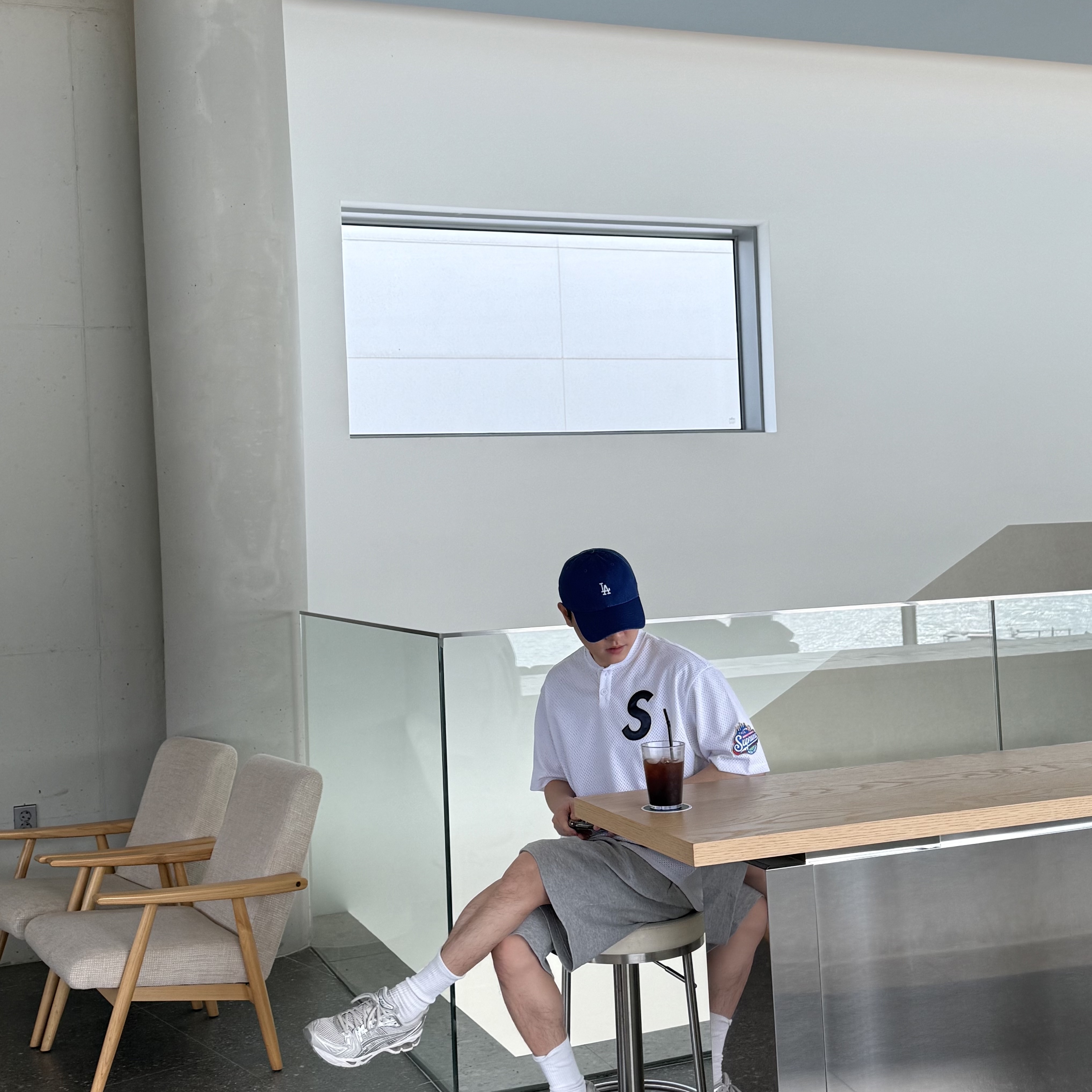Supreme S Logo Baseball Henley White - 25SS 착용 스타일
