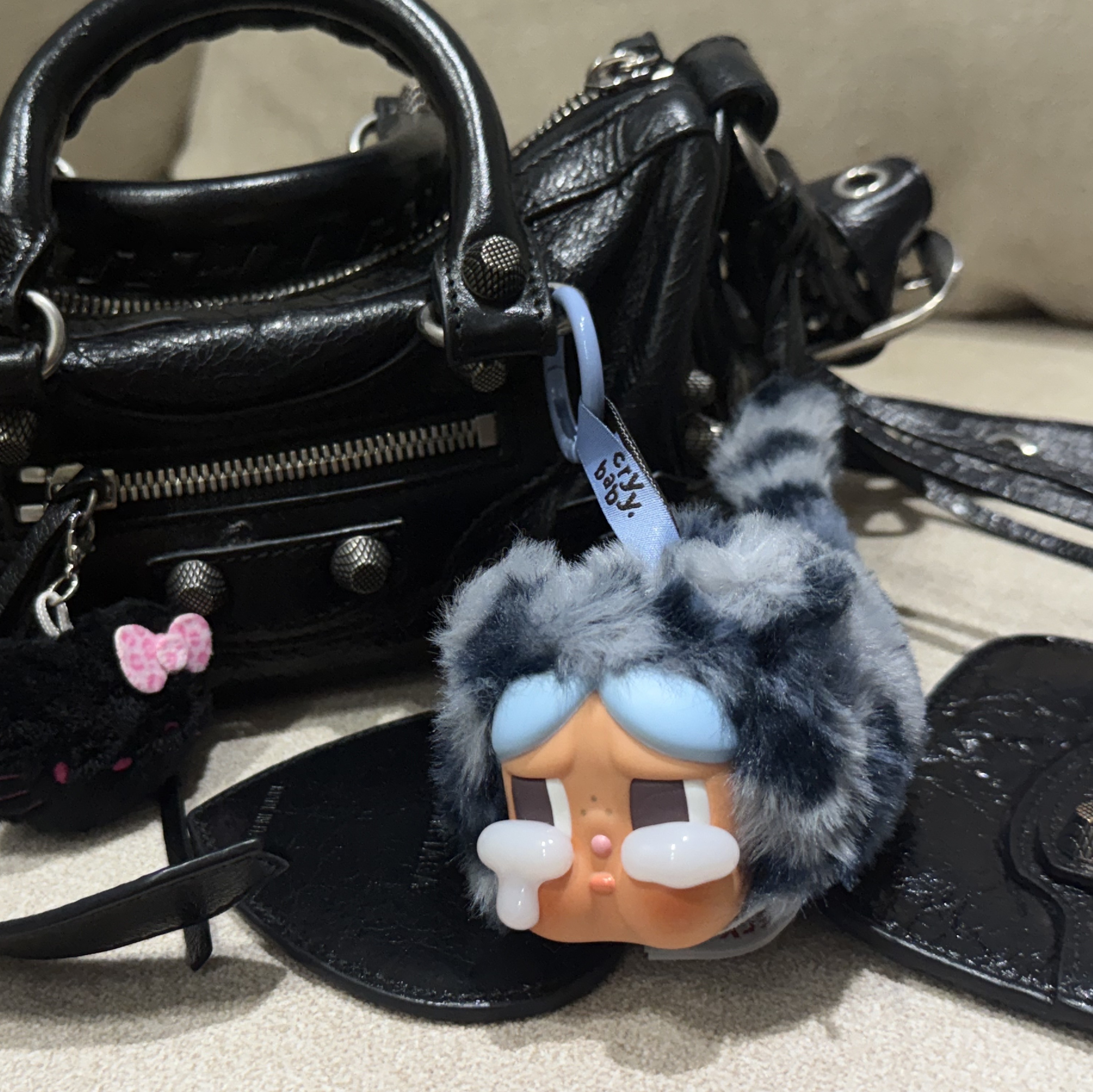 Pop Mart Crybaby Wild But Cutie Series Vinyl Plush Pendant Denim Cutie (Opened Case) 착용 스타일