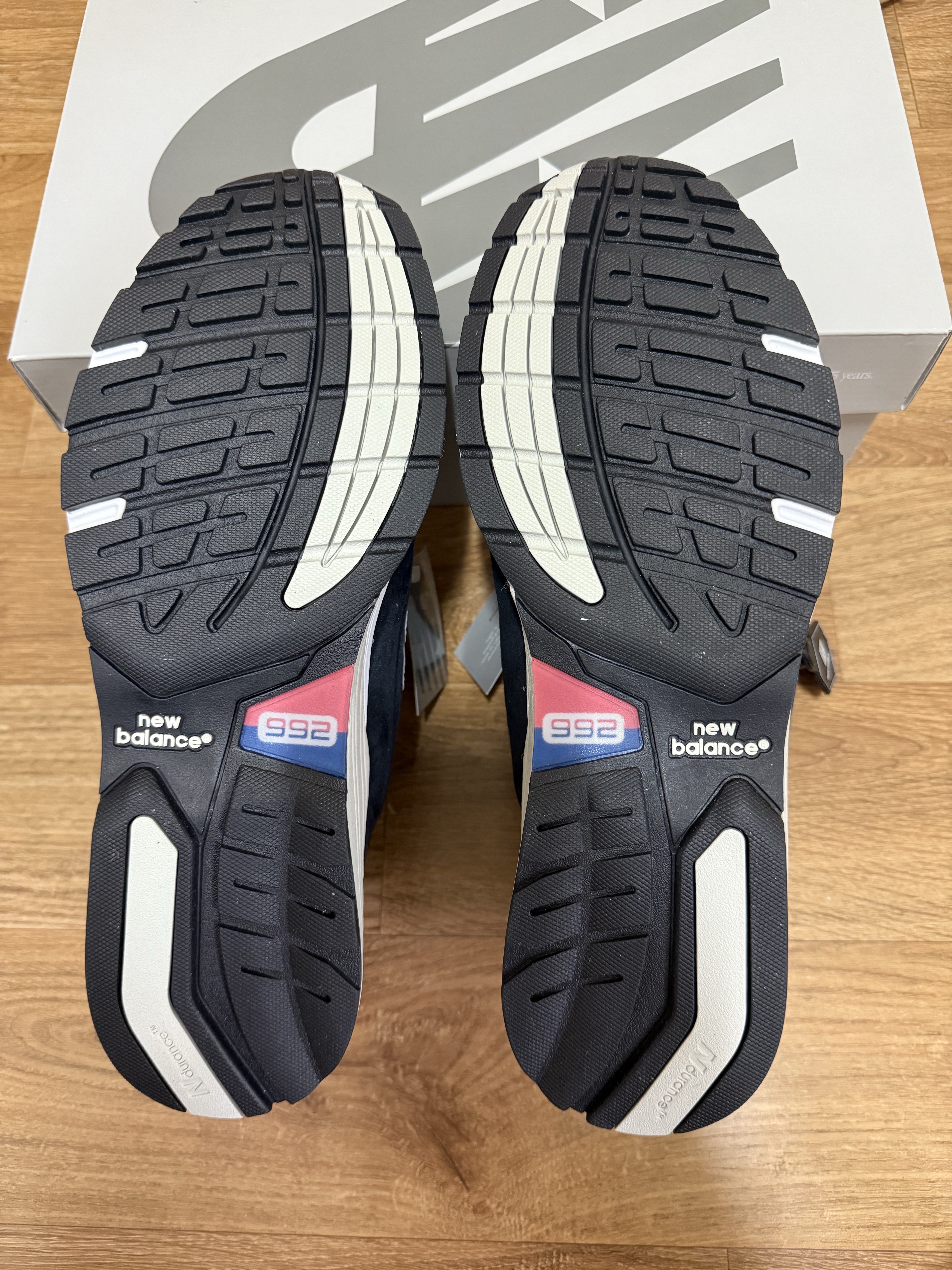 New Balance 992 Made in USA Core Navy 착용 스타일 - 6