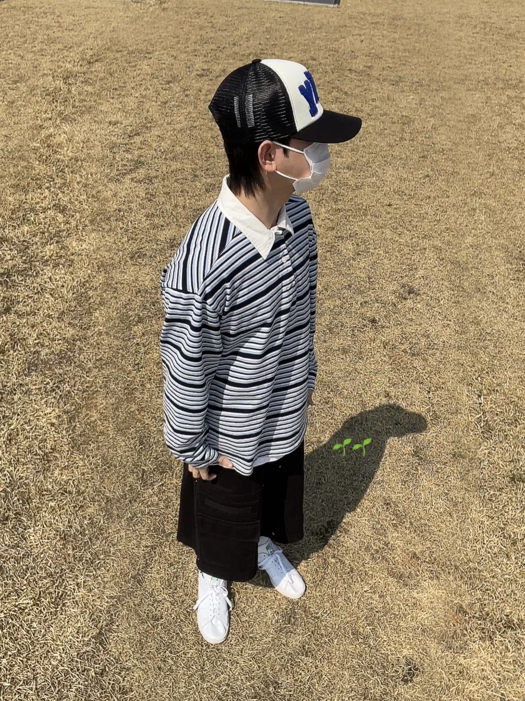Honey Scoop House HNY Logo Trucker Cap Black, Nos Couleurs x Koin Rivet Carpenter Shorts Black 착용 스타일 - 1