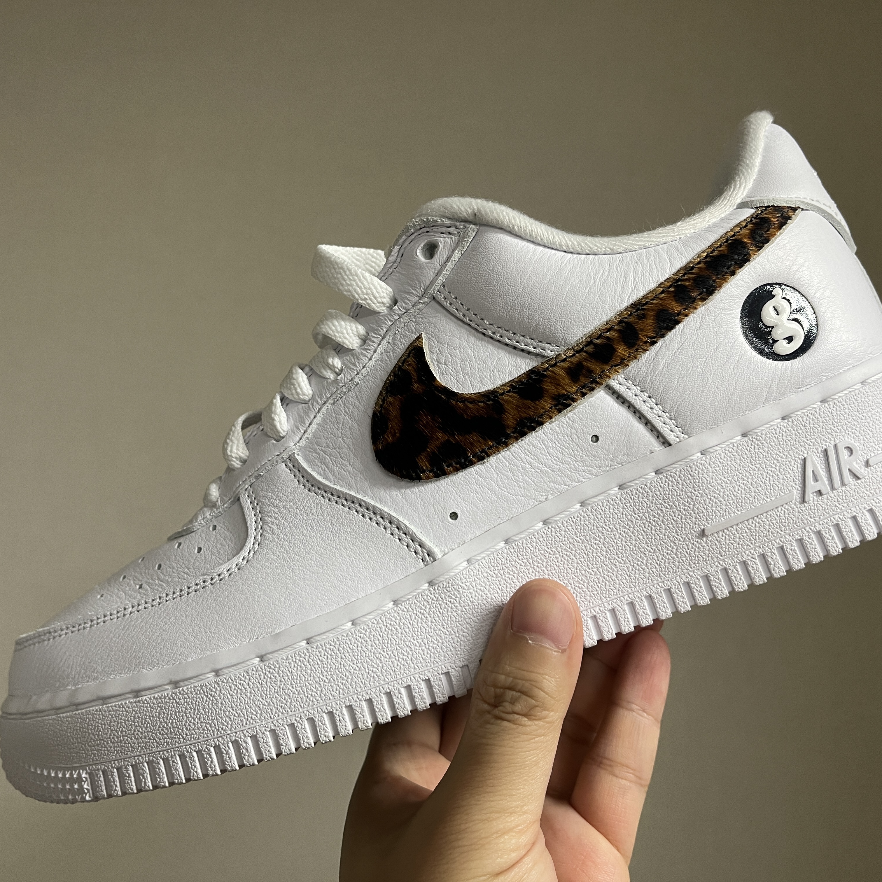 Nike x Supreme x GOODENOUGH Air Force 1 Low White - 25SS 착용 스타일 - 1