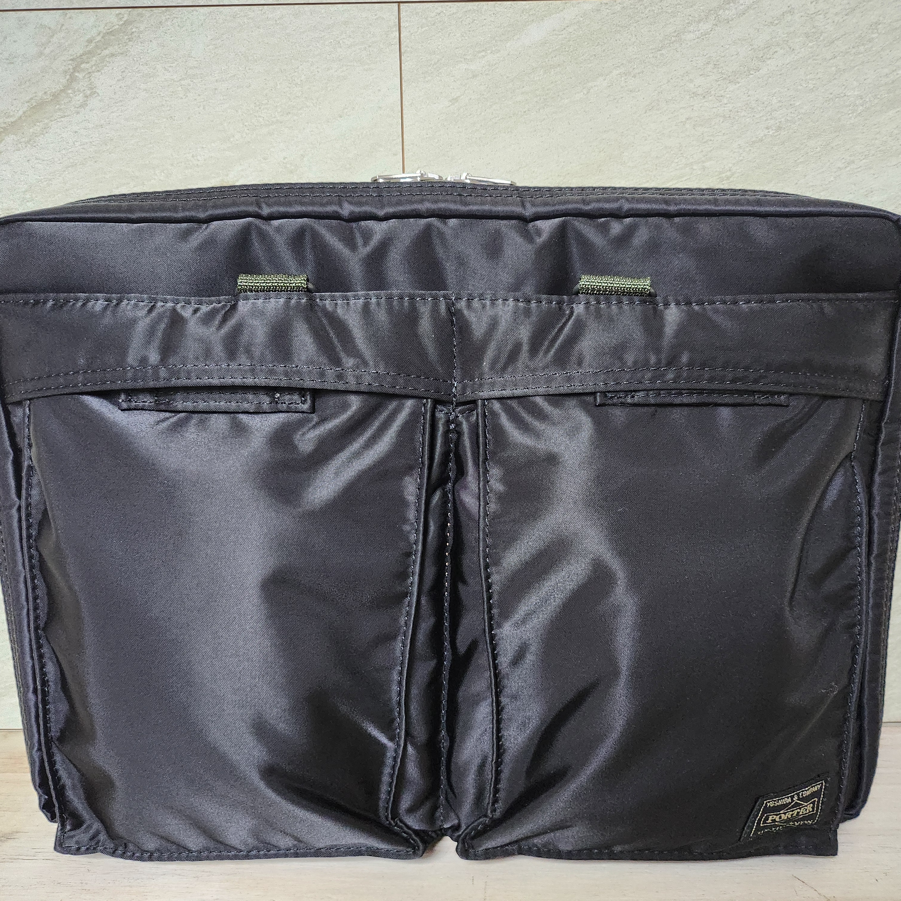 Porter PX Tanker Carrying Equipment Strap 50 Black, Porter PX Tanker Operator Bag 13 Black 착용 스타일 - 5