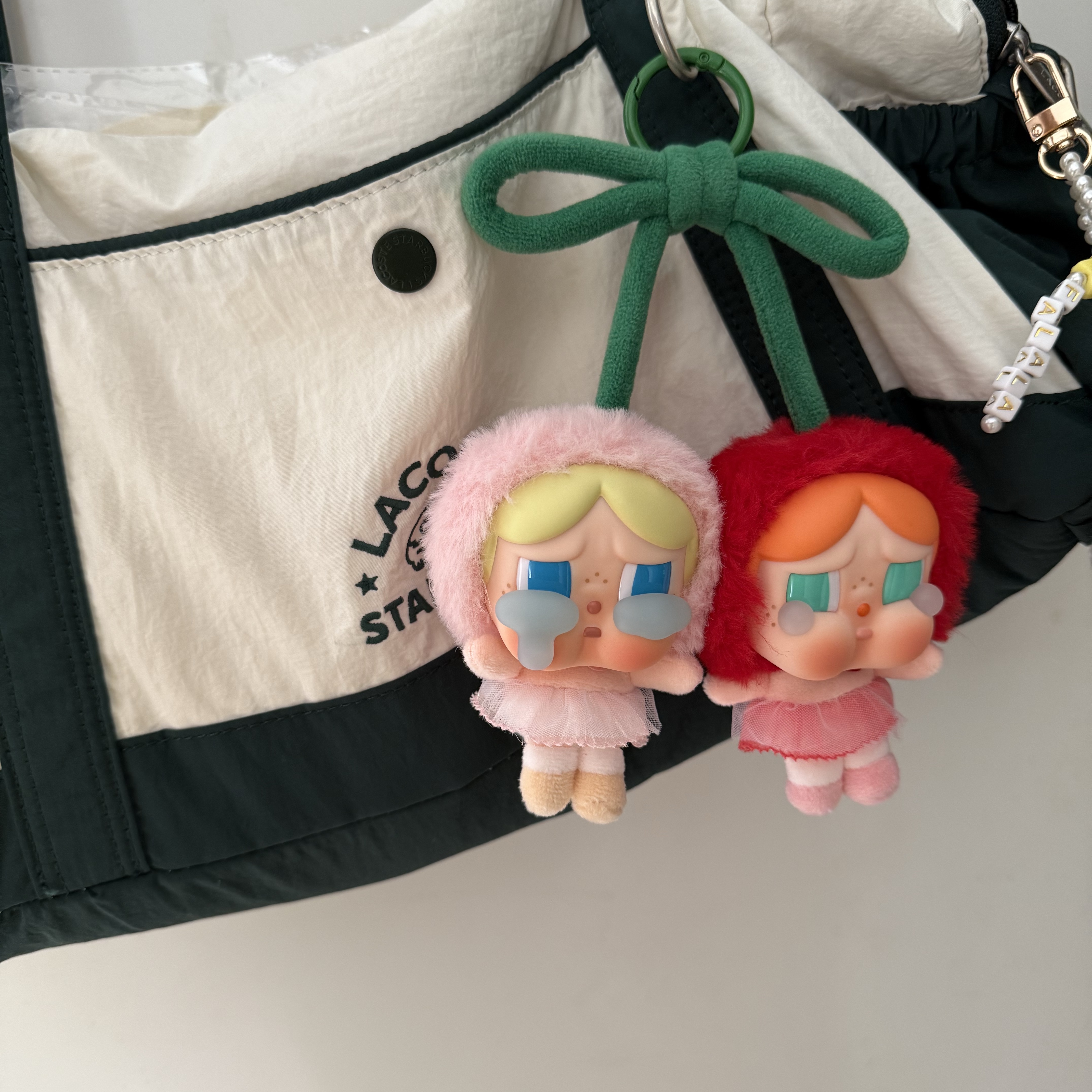 Pop Mart Crybaby Crying For Love Series Vinyl Plush 착용 스타일