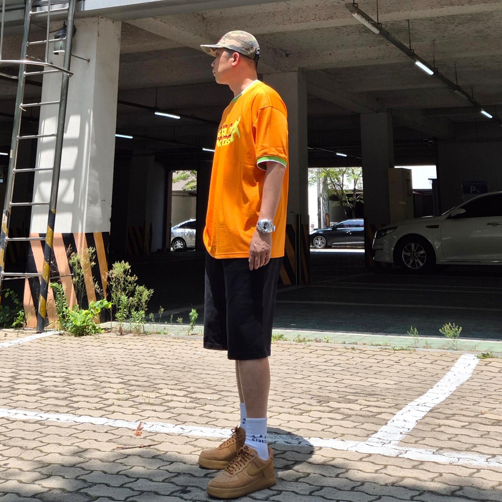 Nike Air Force 1 '07 WB Flax, IAB Studio Socks White (5 Pack) 착용 스타일 - 2
