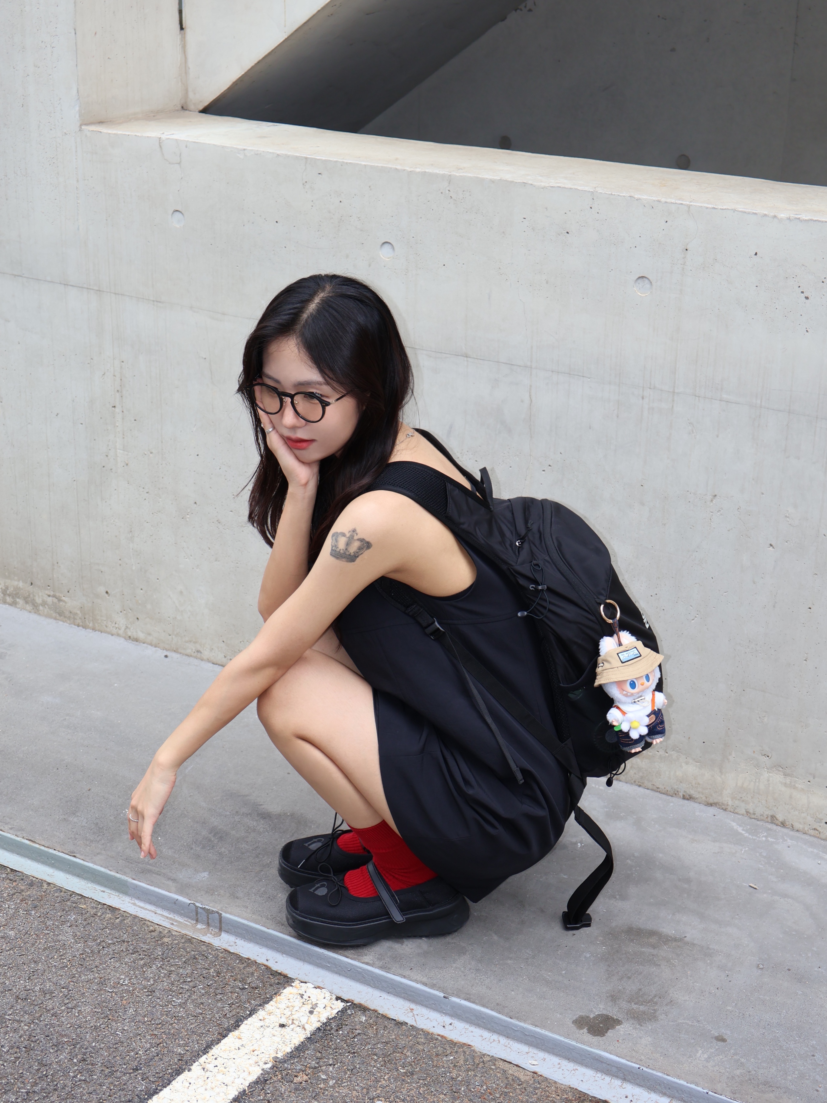 Pop Mart Fall In Wild Labubu Series Toy Keyring, Salomon Trailblazer 10 Black 착용 스타일 - 2