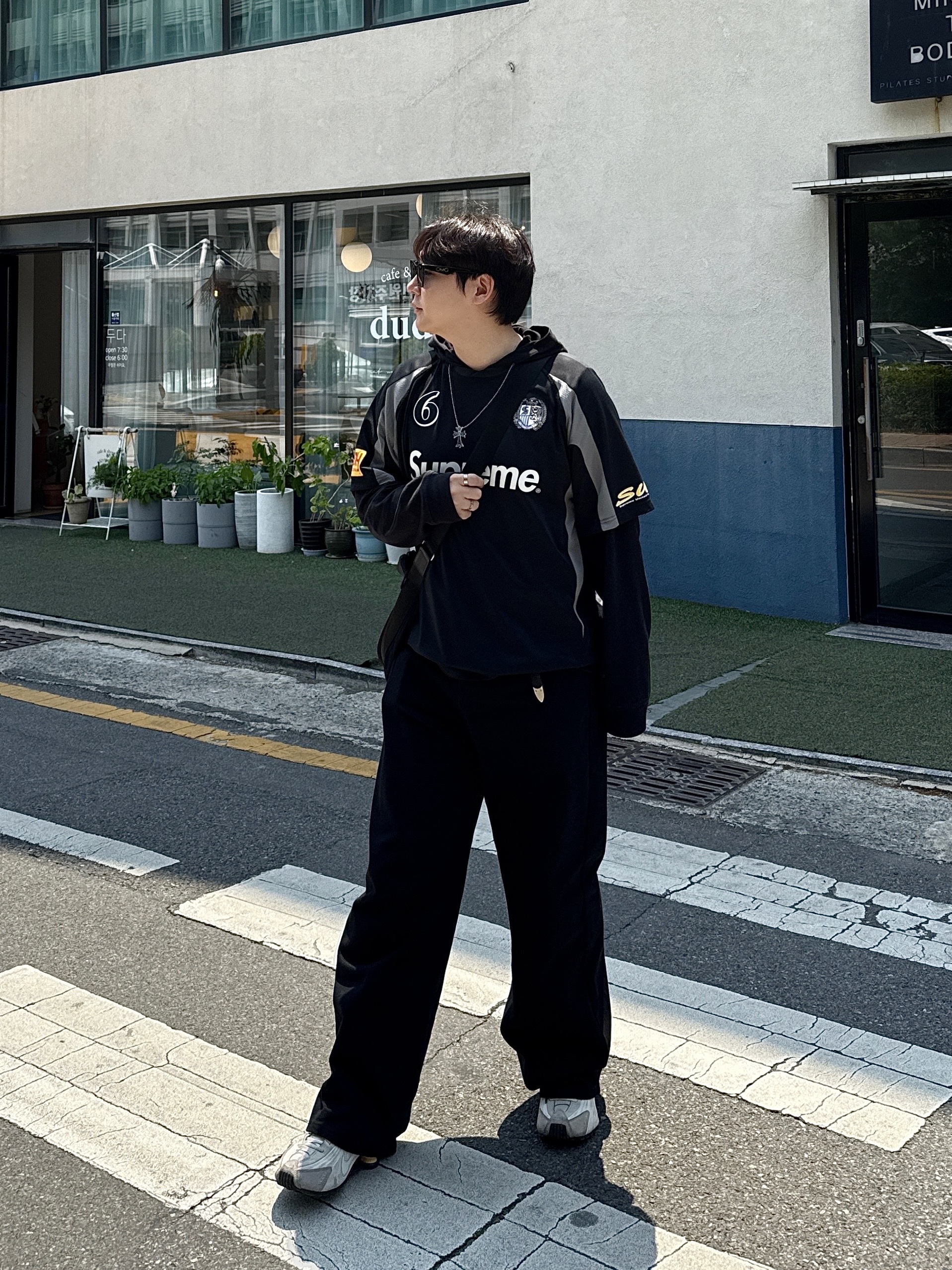Supreme Hooded Soccer Jersey Black - 23FW, Nike Shox R4 PRM Light Iron Ore and Phantom 착용 스타일 - 2